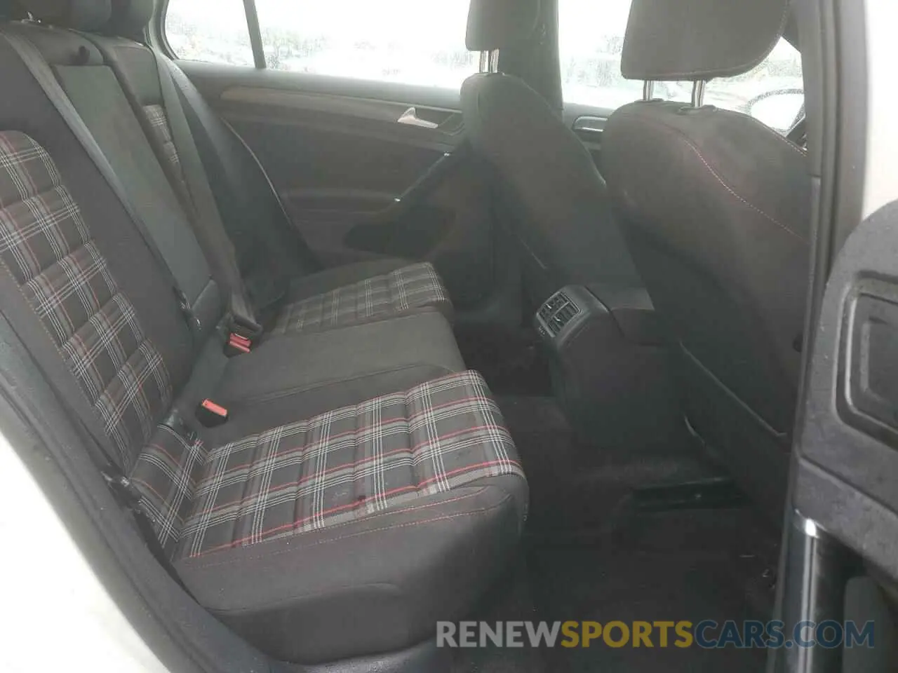 10 Photograph of a damaged car 3VW6T7AU6KM026482 VOLKSWAGEN GTI 2019