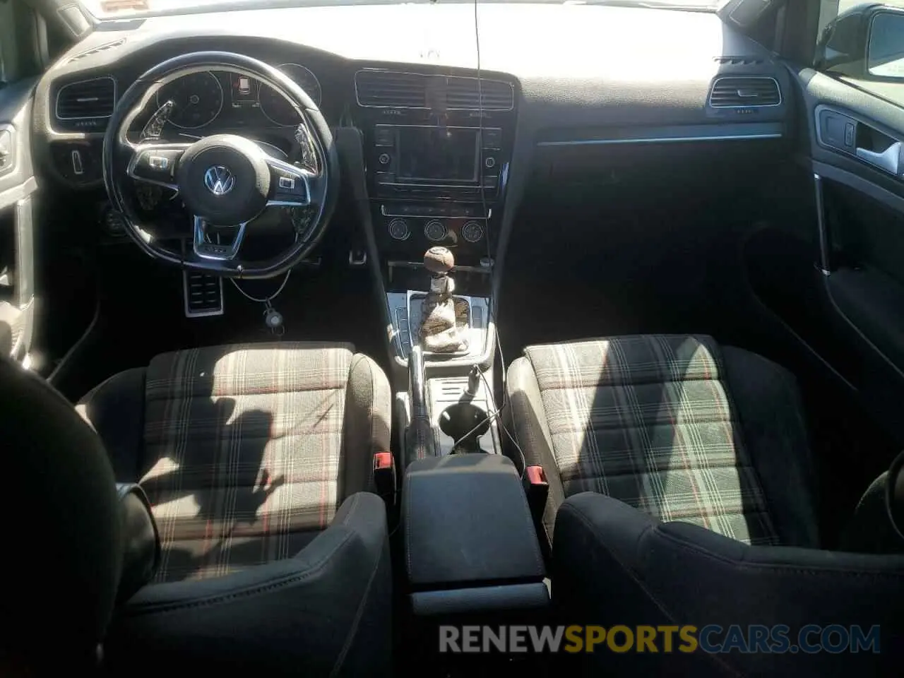 8 Photograph of a damaged car 3VW6T7AUXKM030969 VOLKSWAGEN GTI 2019