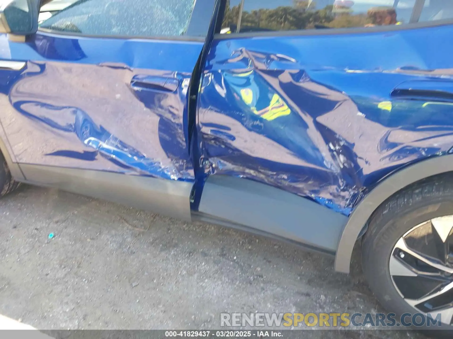 6 Photograph of a damaged car WVGGNPE23MP065789 VOLKSWAGEN ID.4 2021