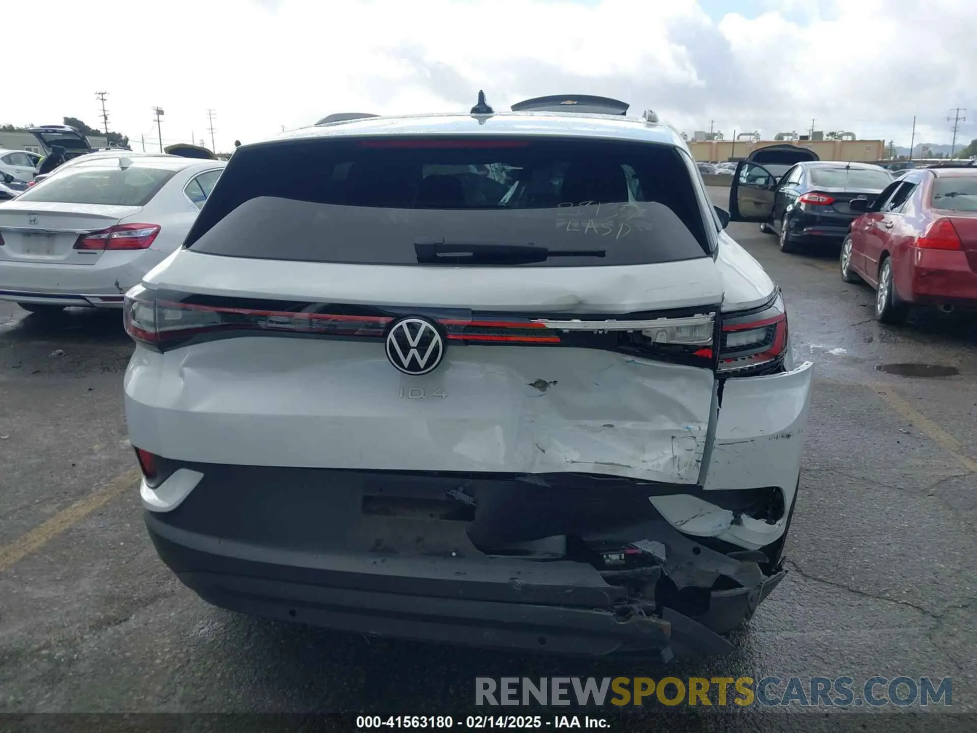 16 Photograph of a damaged car WVGRMPE21MP039428 VOLKSWAGEN ID.4 2021