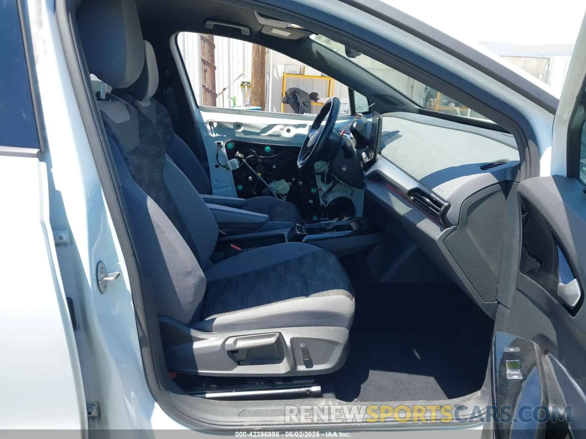 5 Photograph of a damaged car WVGRMPE22MP036568 VOLKSWAGEN ID.4 2021