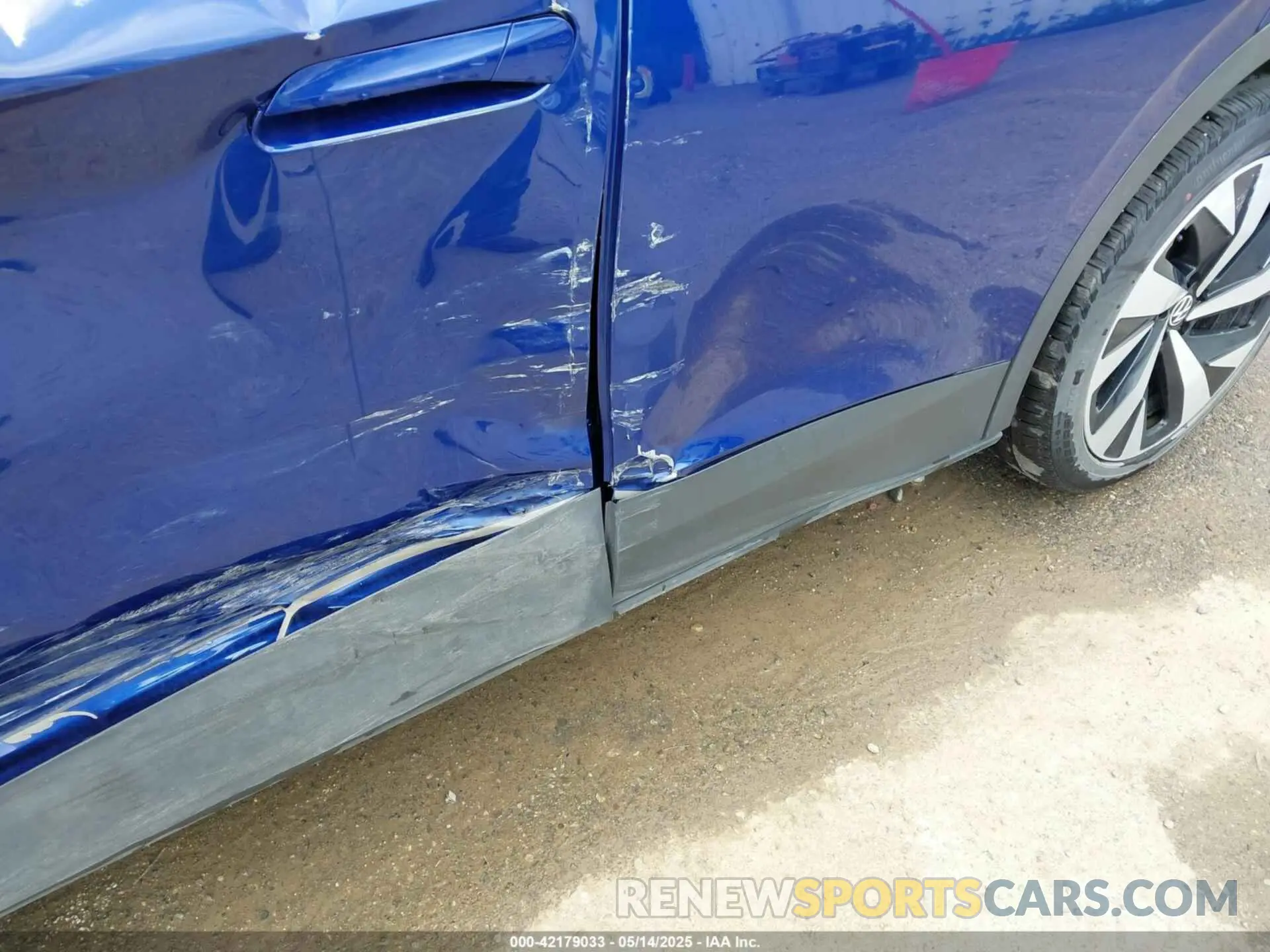 13 Photograph of a damaged car WVGUNPE23MP063706 VOLKSWAGEN ID.4 2021