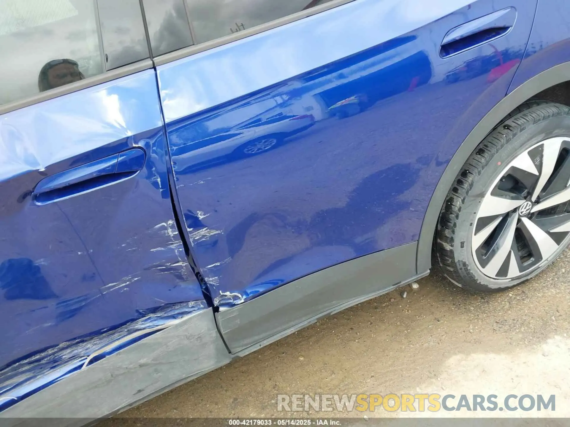 14 Photograph of a damaged car WVGUNPE23MP063706 VOLKSWAGEN ID.4 2021