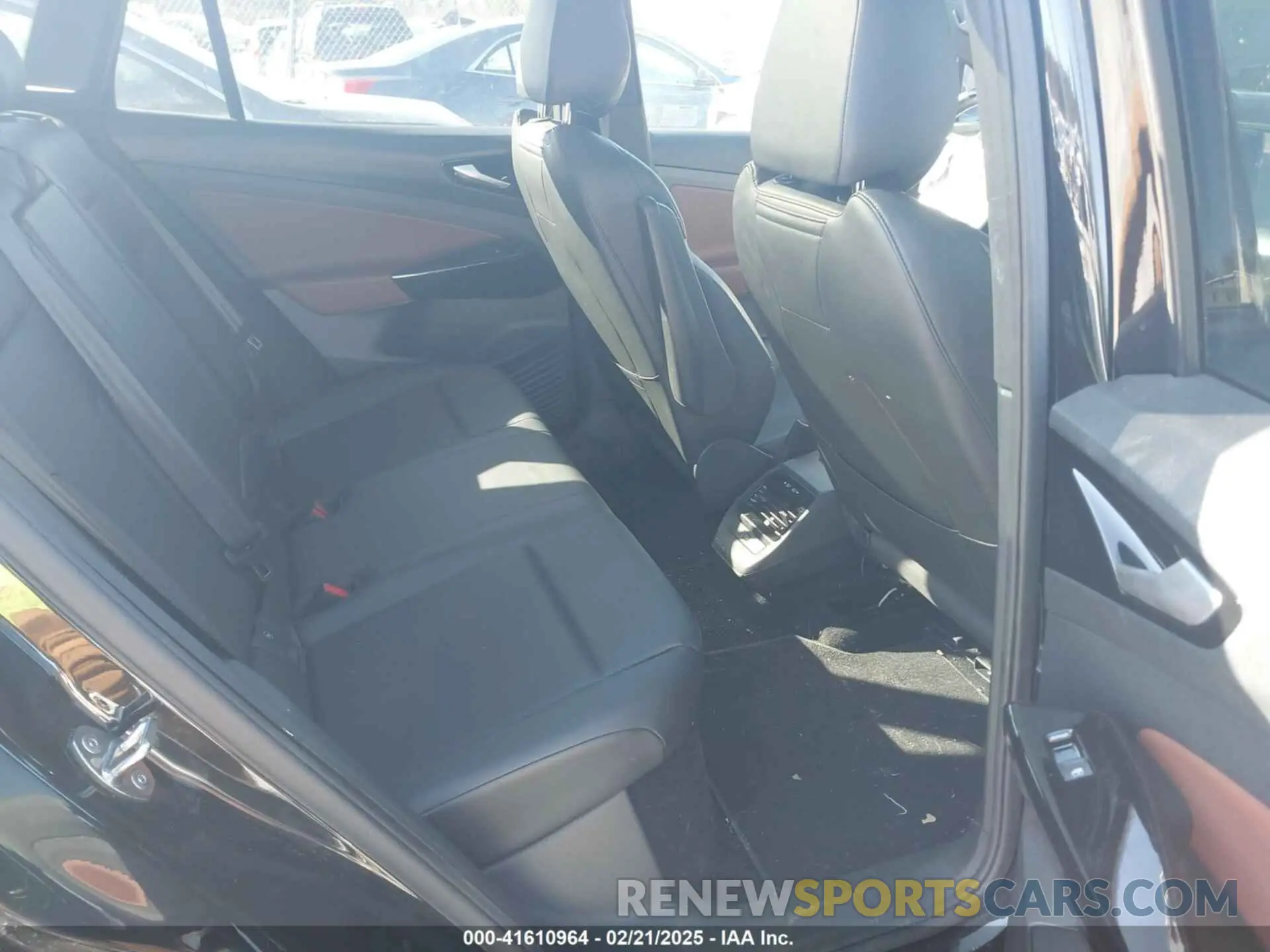 8 Photograph of a damaged car WVGUNPE25MP057812 VOLKSWAGEN ID.4 2021