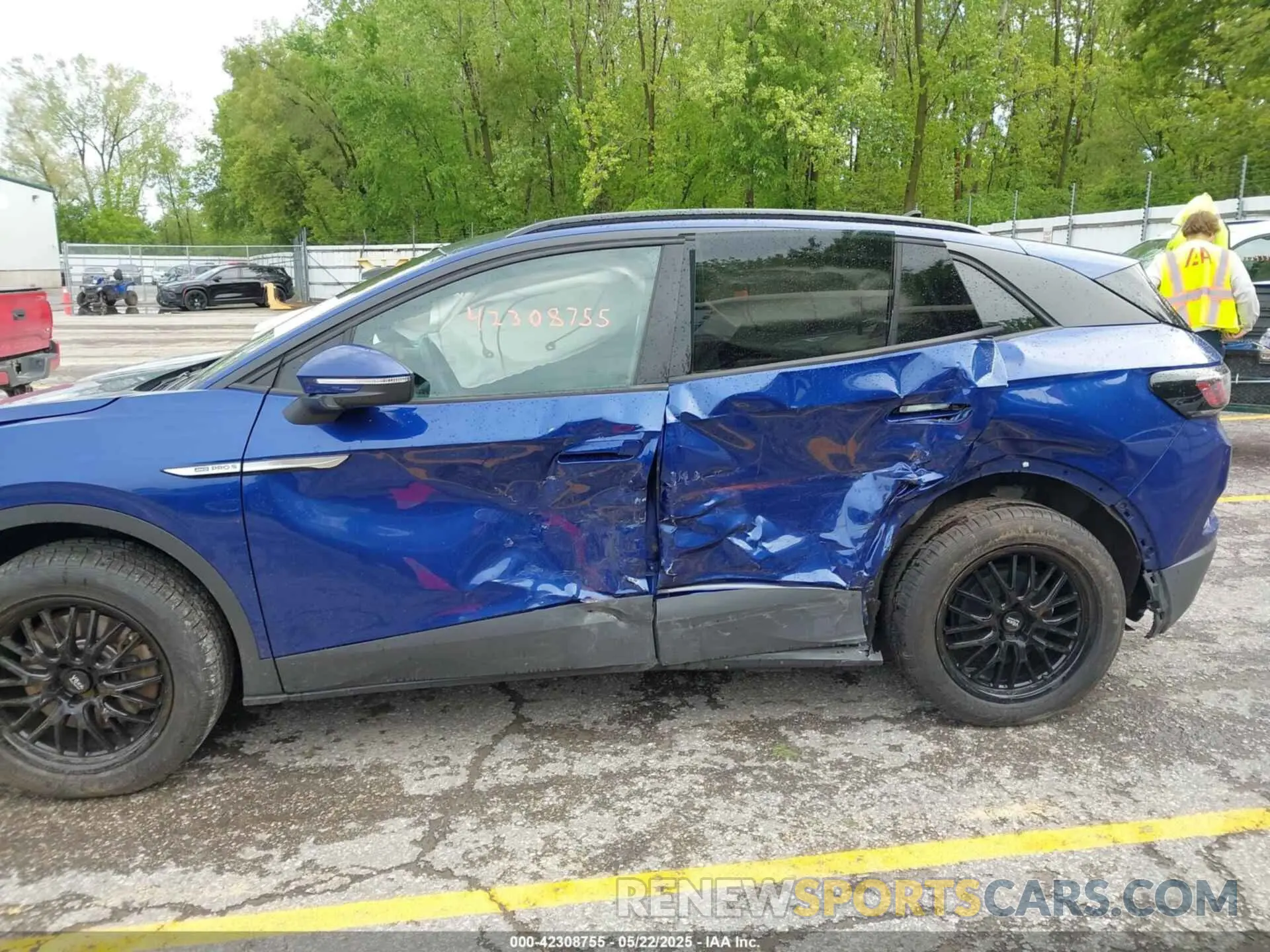13 Photograph of a damaged car WVGGNPE20NP037028 VOLKSWAGEN ID.4 2022