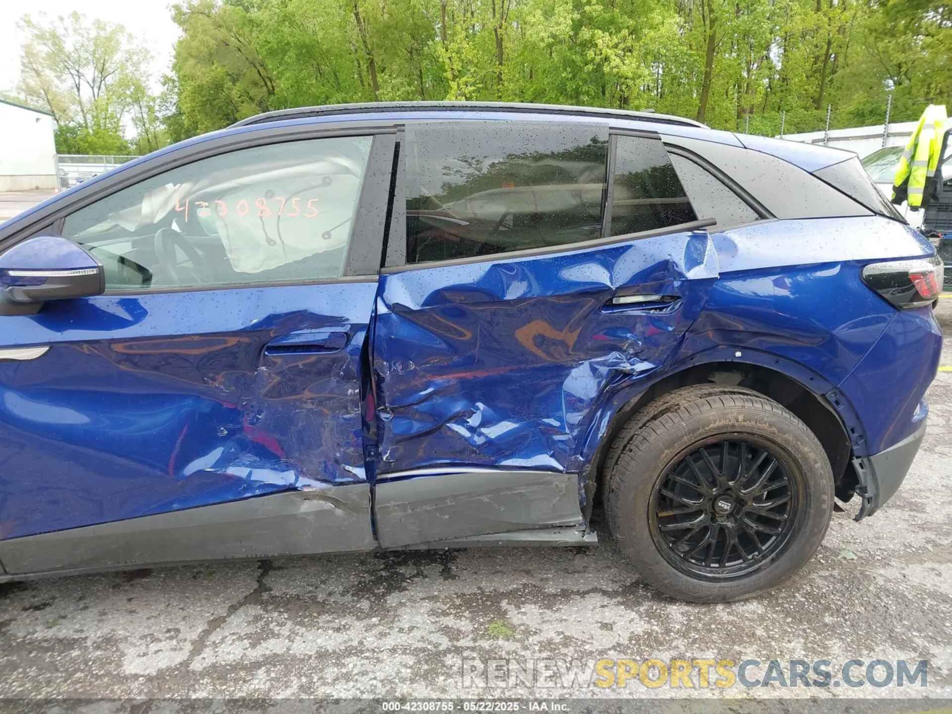 6 Photograph of a damaged car WVGGNPE20NP037028 VOLKSWAGEN ID.4 2022