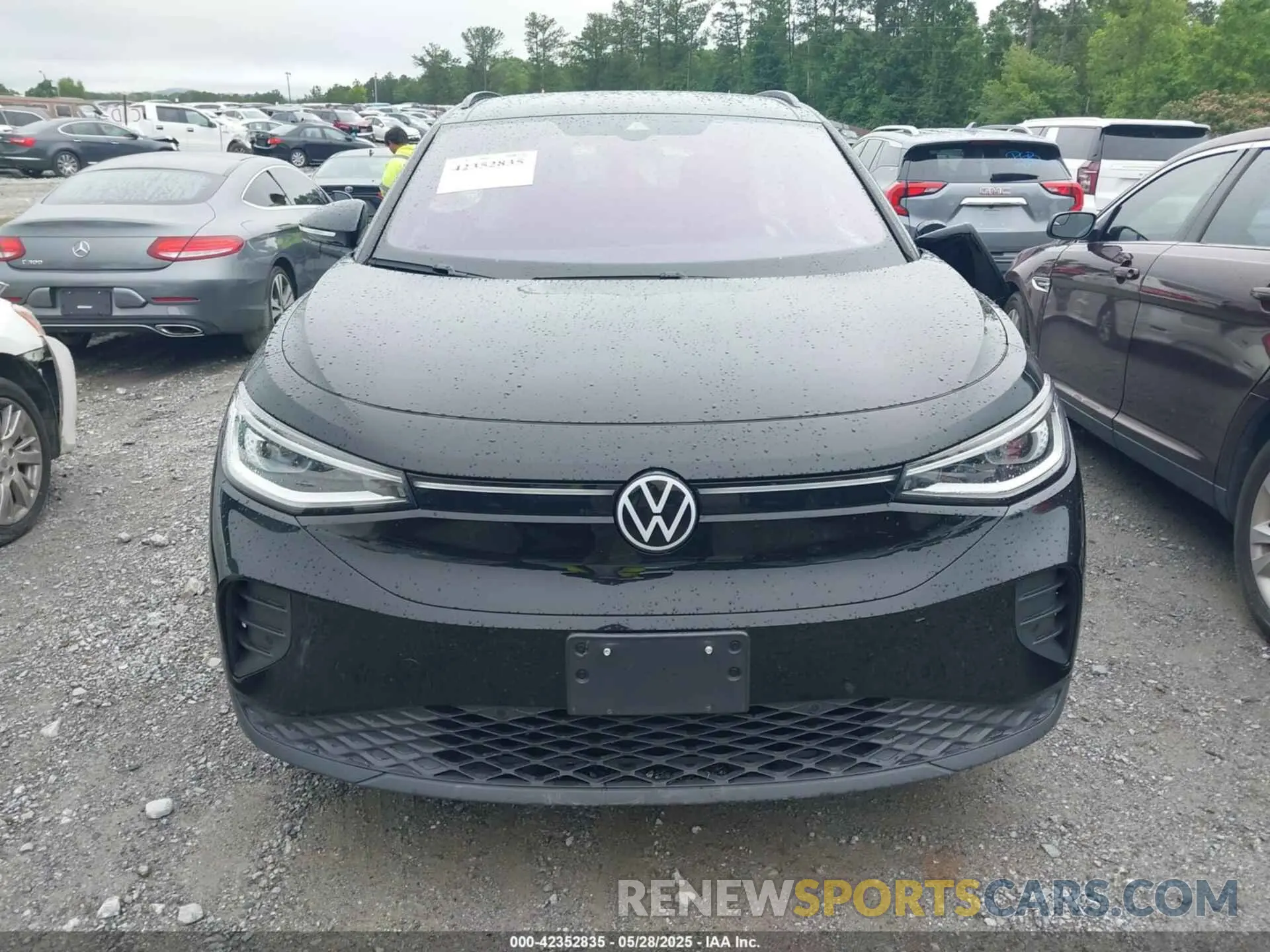 12 Photograph of a damaged car WVGGNPE20NP046926 VOLKSWAGEN ID.4 2022