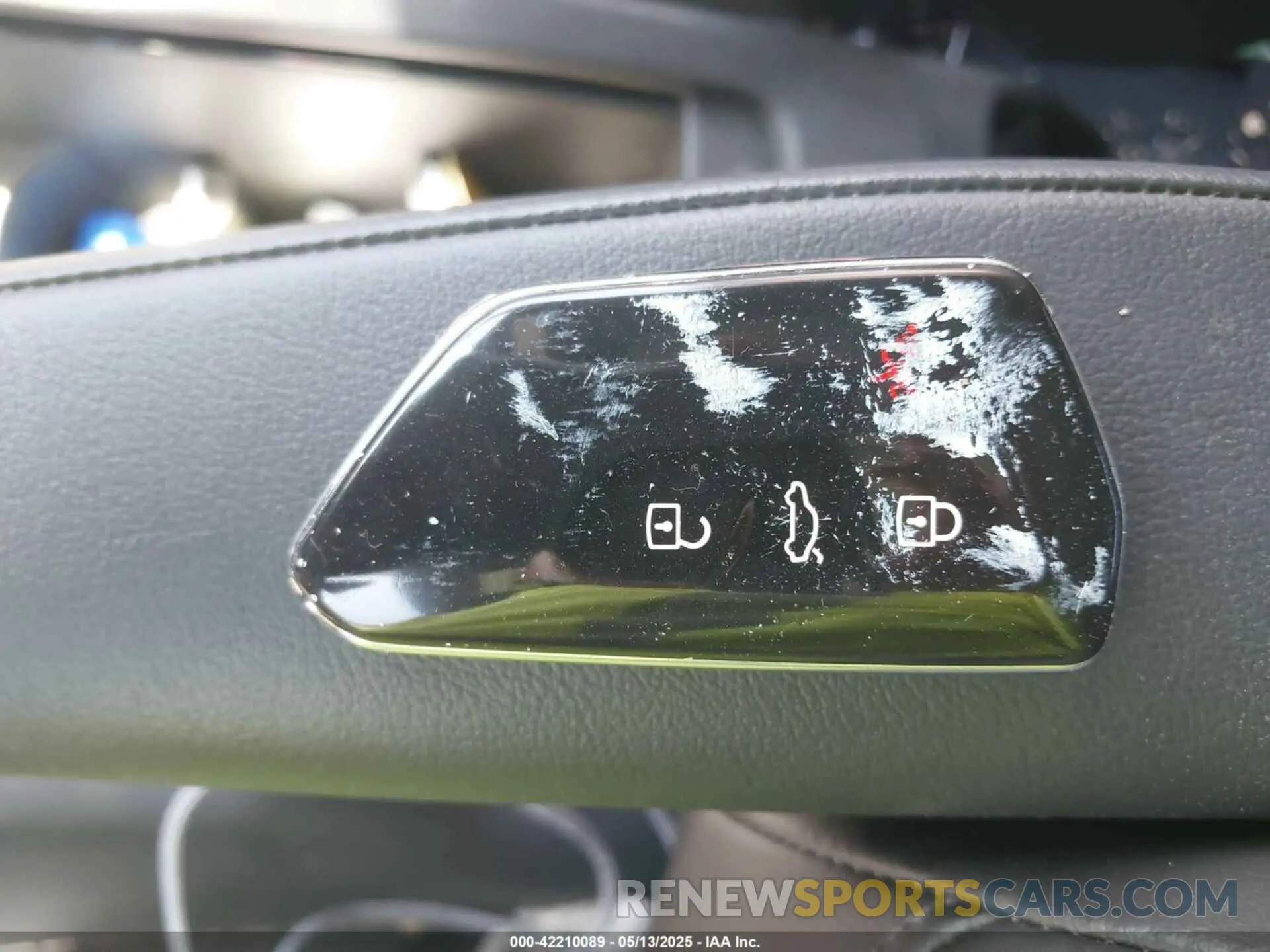 11 Photograph of a damaged car WVGGNPE24NP059968 VOLKSWAGEN ID.4 2022