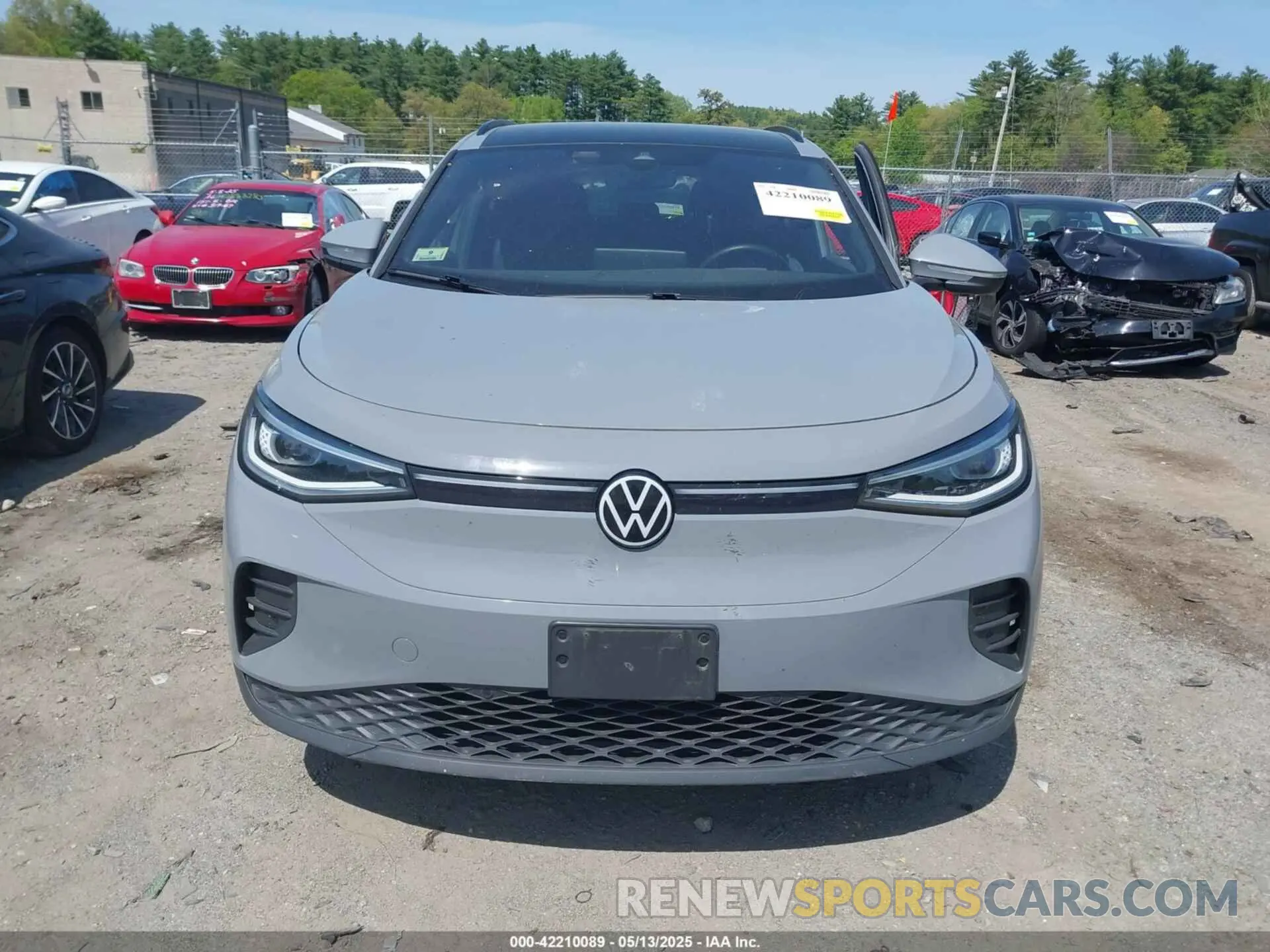 12 Photograph of a damaged car WVGGNPE24NP059968 VOLKSWAGEN ID.4 2022