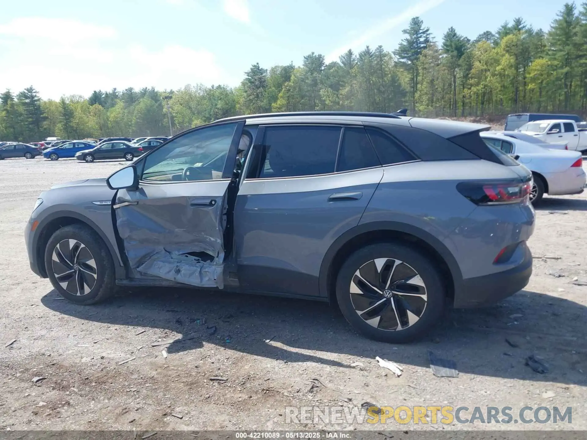 14 Photograph of a damaged car WVGGNPE24NP059968 VOLKSWAGEN ID.4 2022