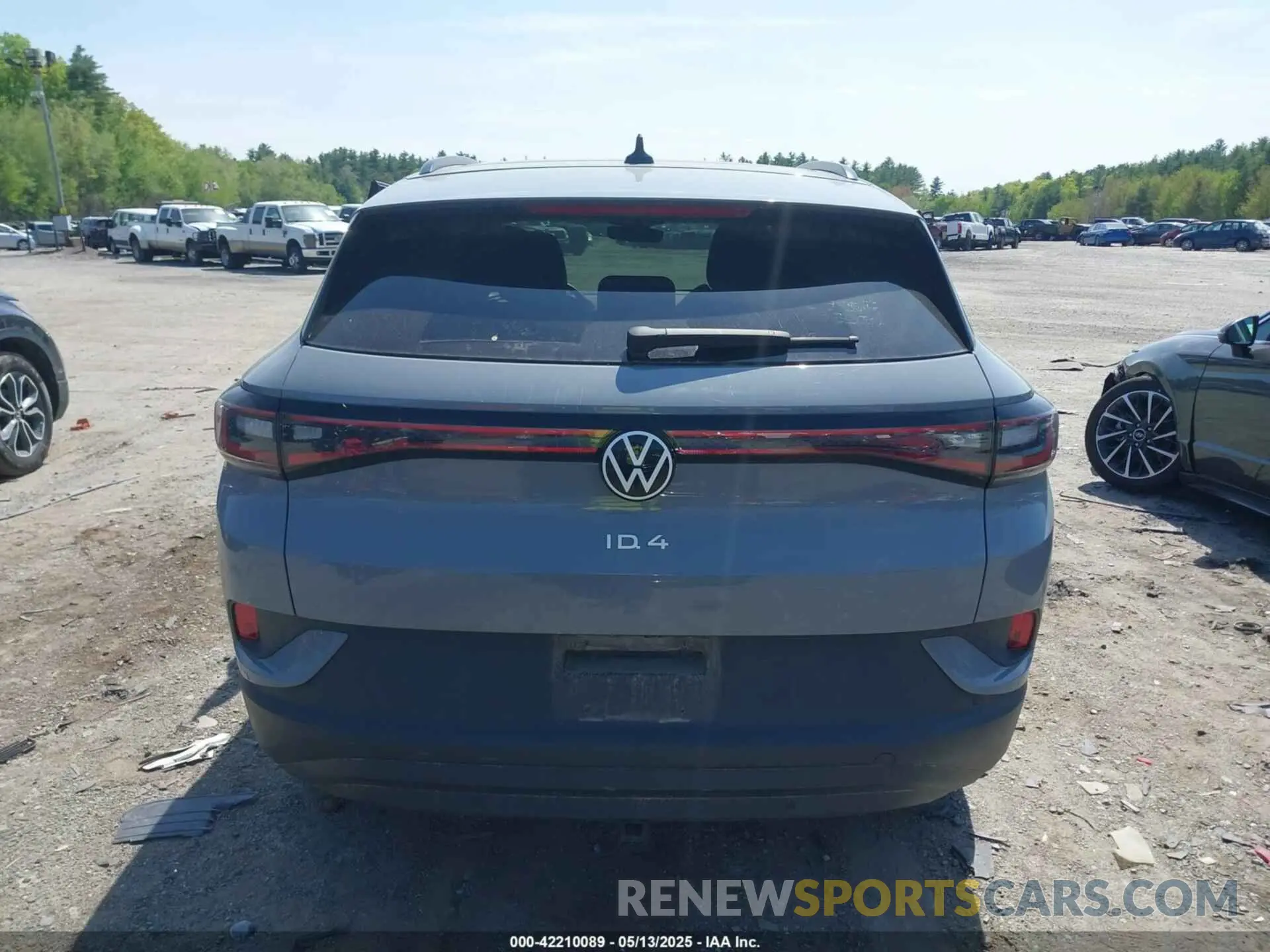 16 Photograph of a damaged car WVGGNPE24NP059968 VOLKSWAGEN ID.4 2022