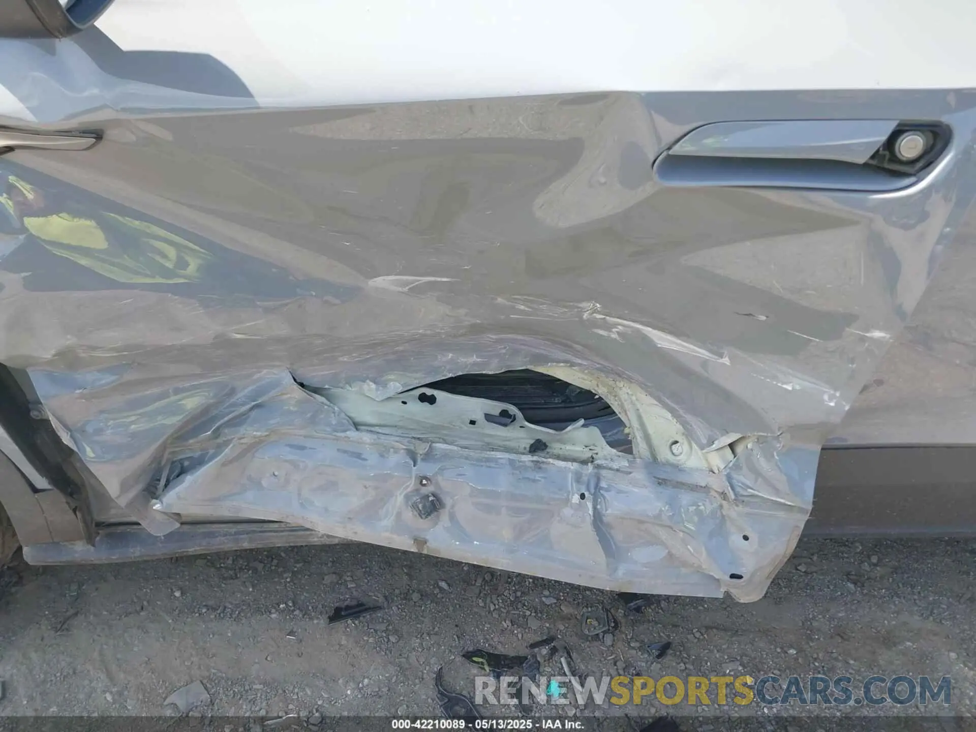 6 Photograph of a damaged car WVGGNPE24NP059968 VOLKSWAGEN ID.4 2022