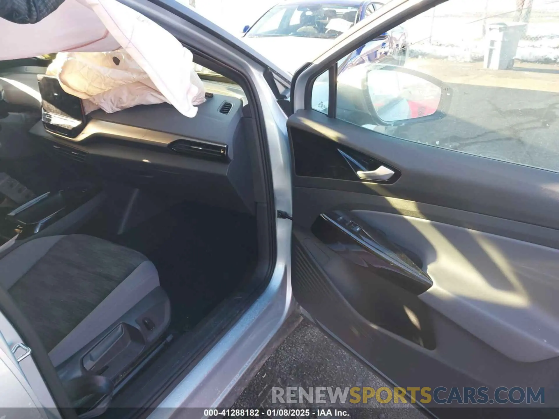 5 Photograph of a damaged car WVGJNPE28NP035565 VOLKSWAGEN ID.4 2022