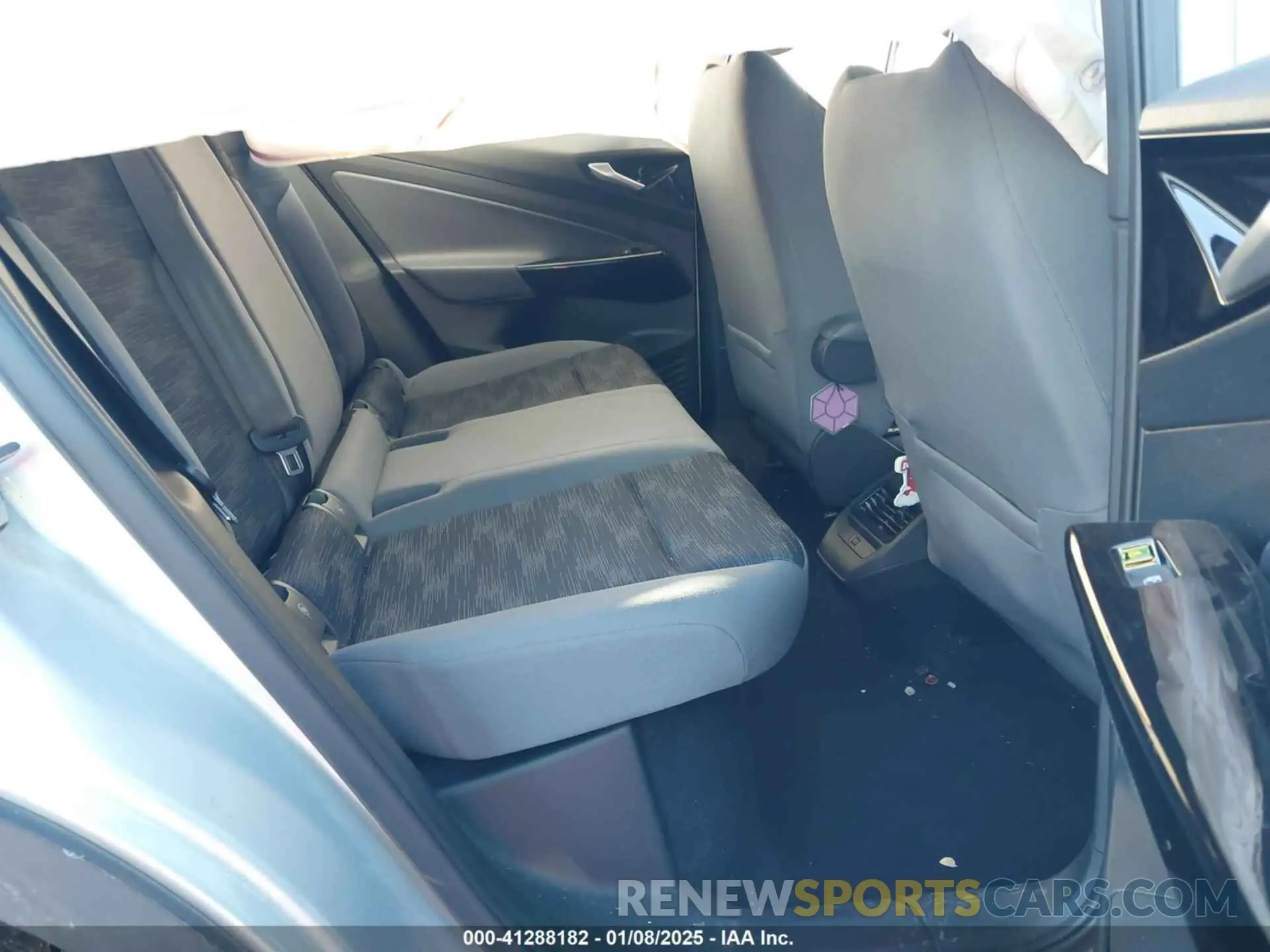 8 Photograph of a damaged car WVGJNPE28NP035565 VOLKSWAGEN ID.4 2022