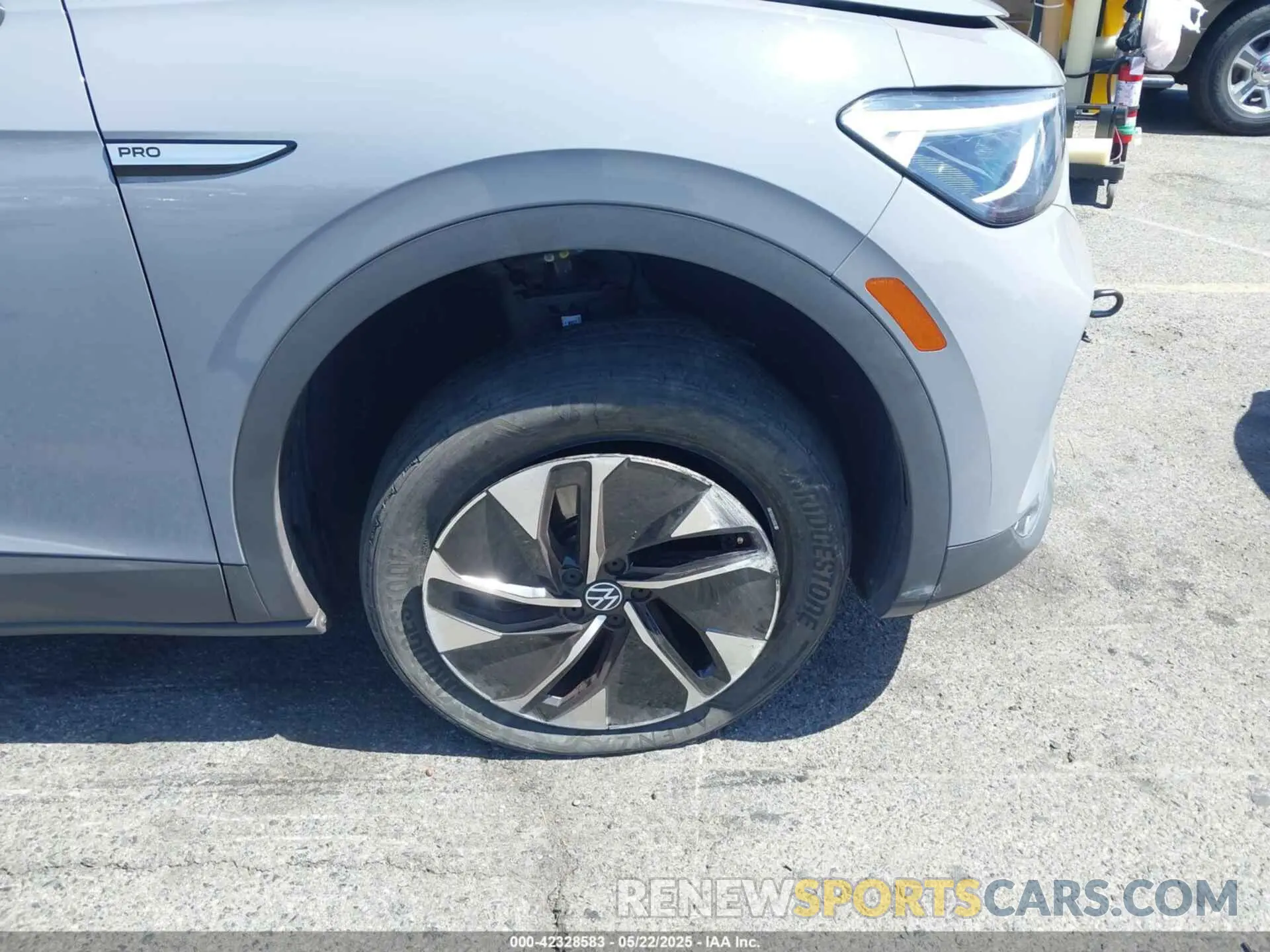 22 Photograph of a damaged car WVGRMPE29NP065406 VOLKSWAGEN ID.4 2022