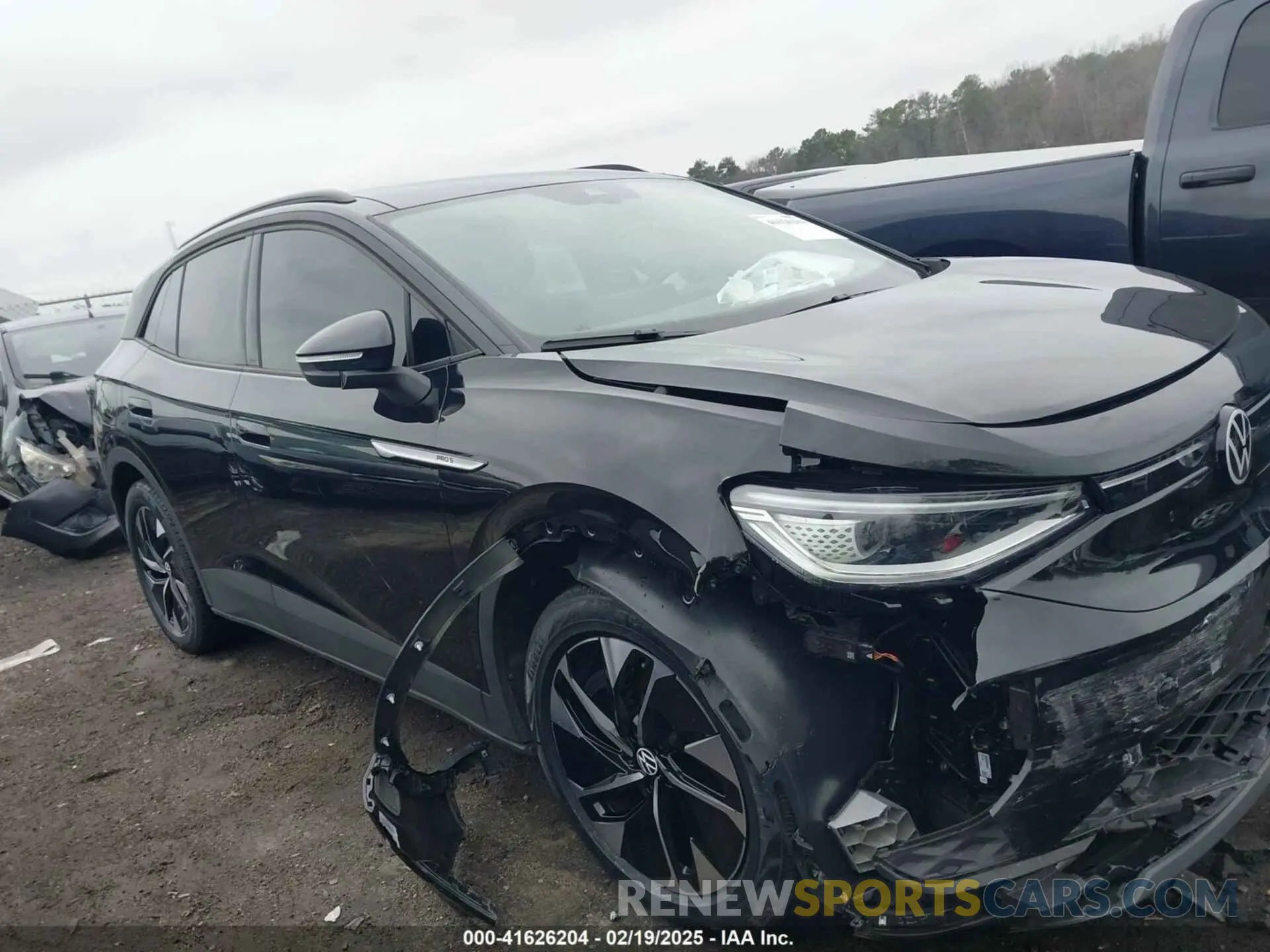 12 Photograph of a damaged car WVGTMPE26NP074800 VOLKSWAGEN ID.4 2022