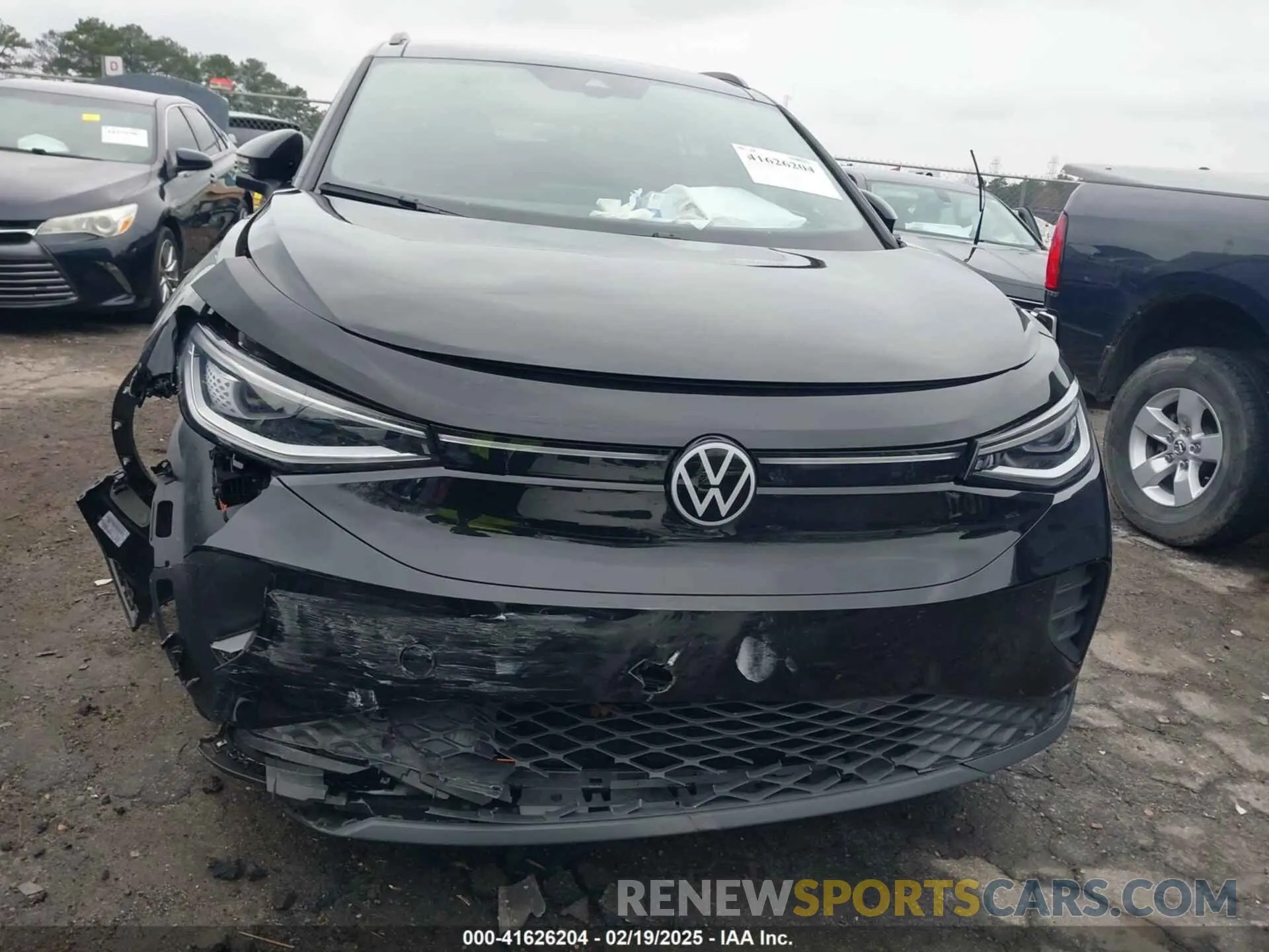 6 Photograph of a damaged car WVGTMPE26NP074800 VOLKSWAGEN ID.4 2022