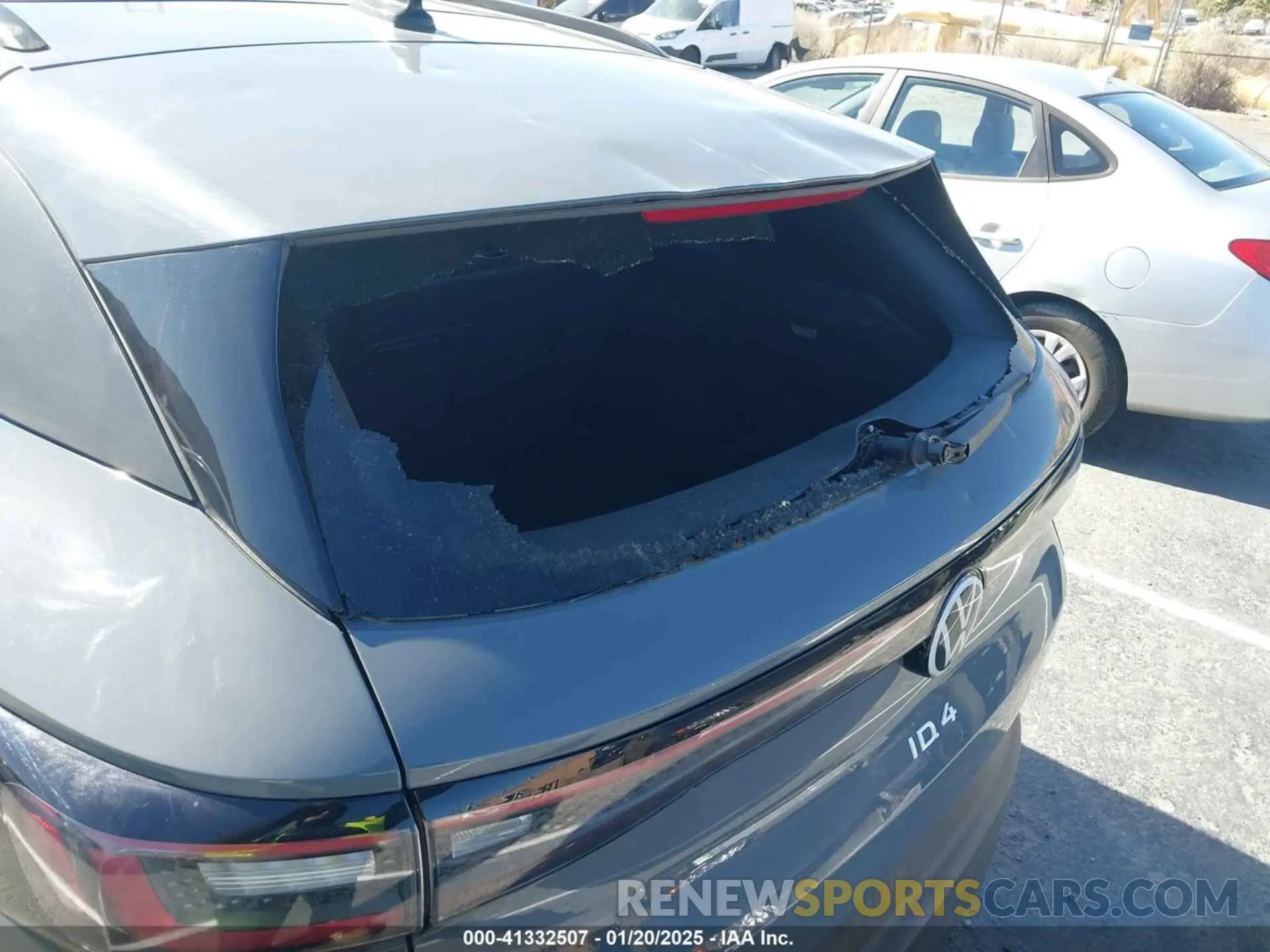 6 Photograph of a damaged car 1V25MPE80PC051099 VOLKSWAGEN ID.4 2023