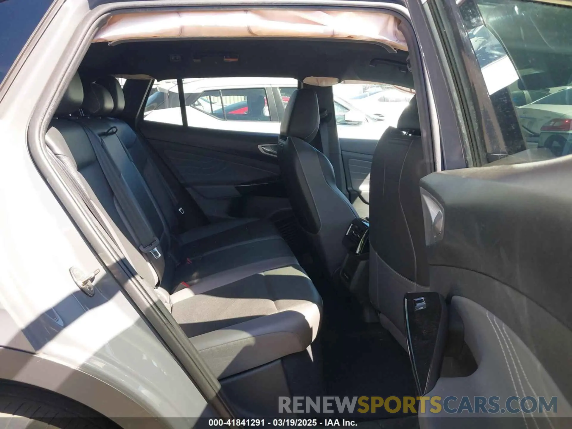 8 Photograph of a damaged car 1V25MPE81PC032464 VOLKSWAGEN ID.4 2023