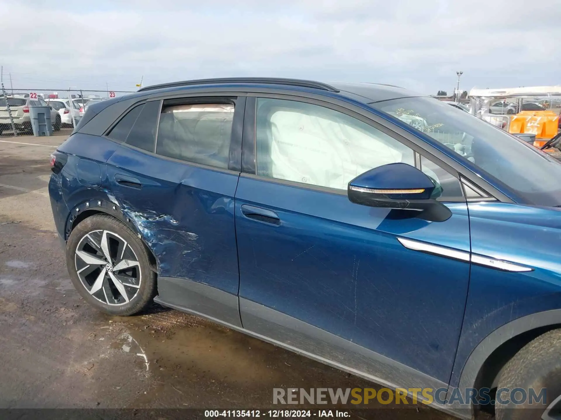 6 Photograph of a damaged car 1V25MPE85PC057934 VOLKSWAGEN ID.4 2023