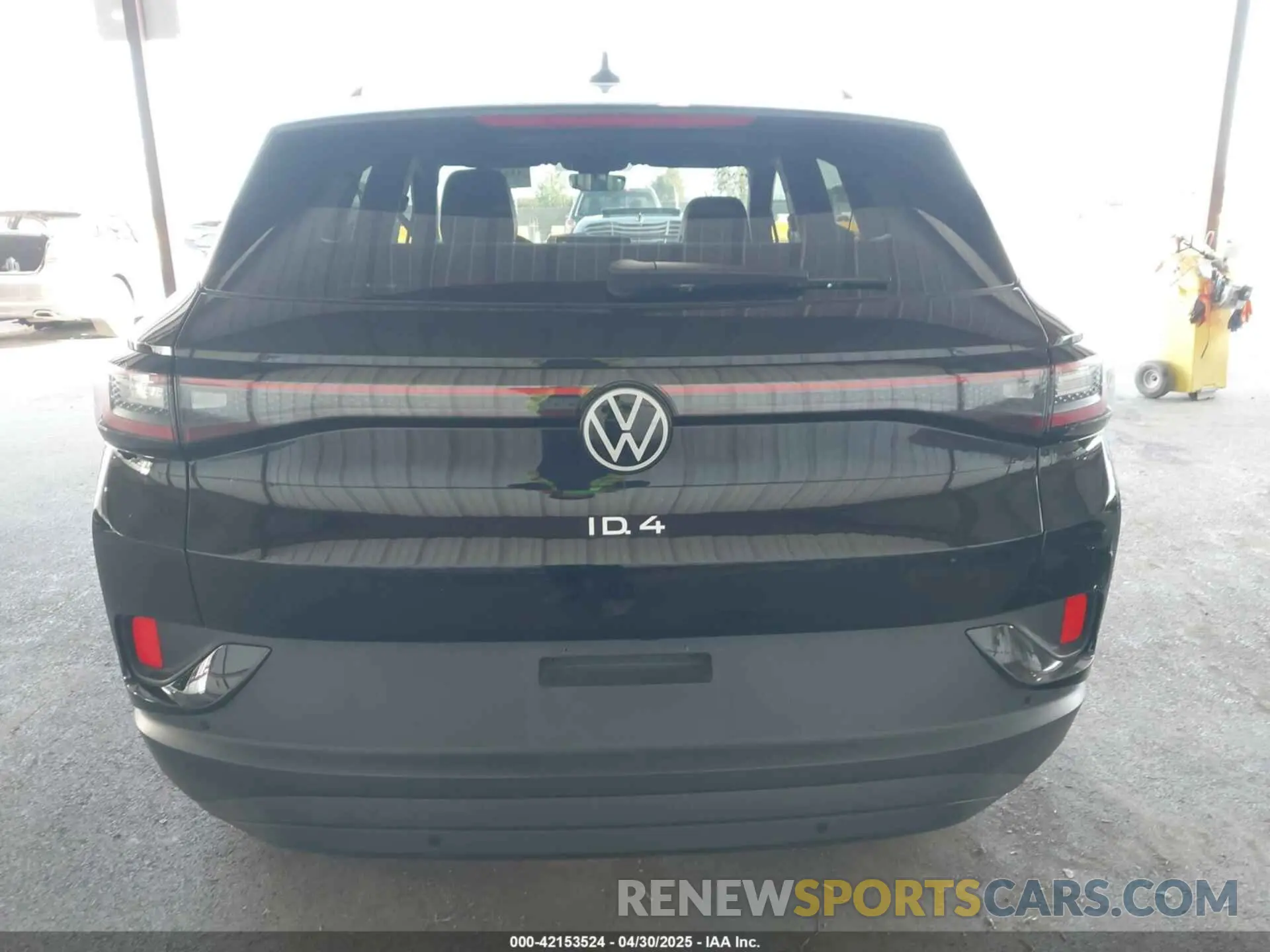 17 Photograph of a damaged car 1V25MPE8XPC035007 VOLKSWAGEN ID.4 2023