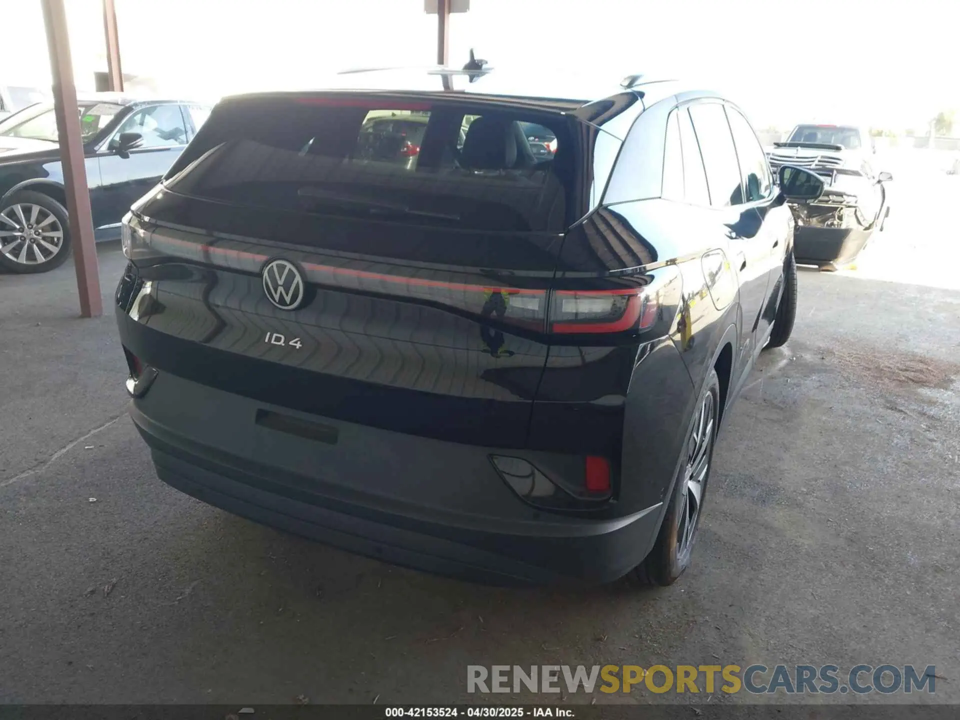4 Photograph of a damaged car 1V25MPE8XPC035007 VOLKSWAGEN ID.4 2023