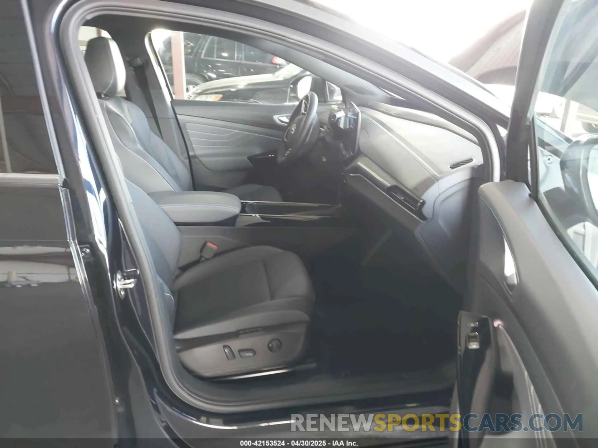 5 Photograph of a damaged car 1V25MPE8XPC035007 VOLKSWAGEN ID.4 2023
