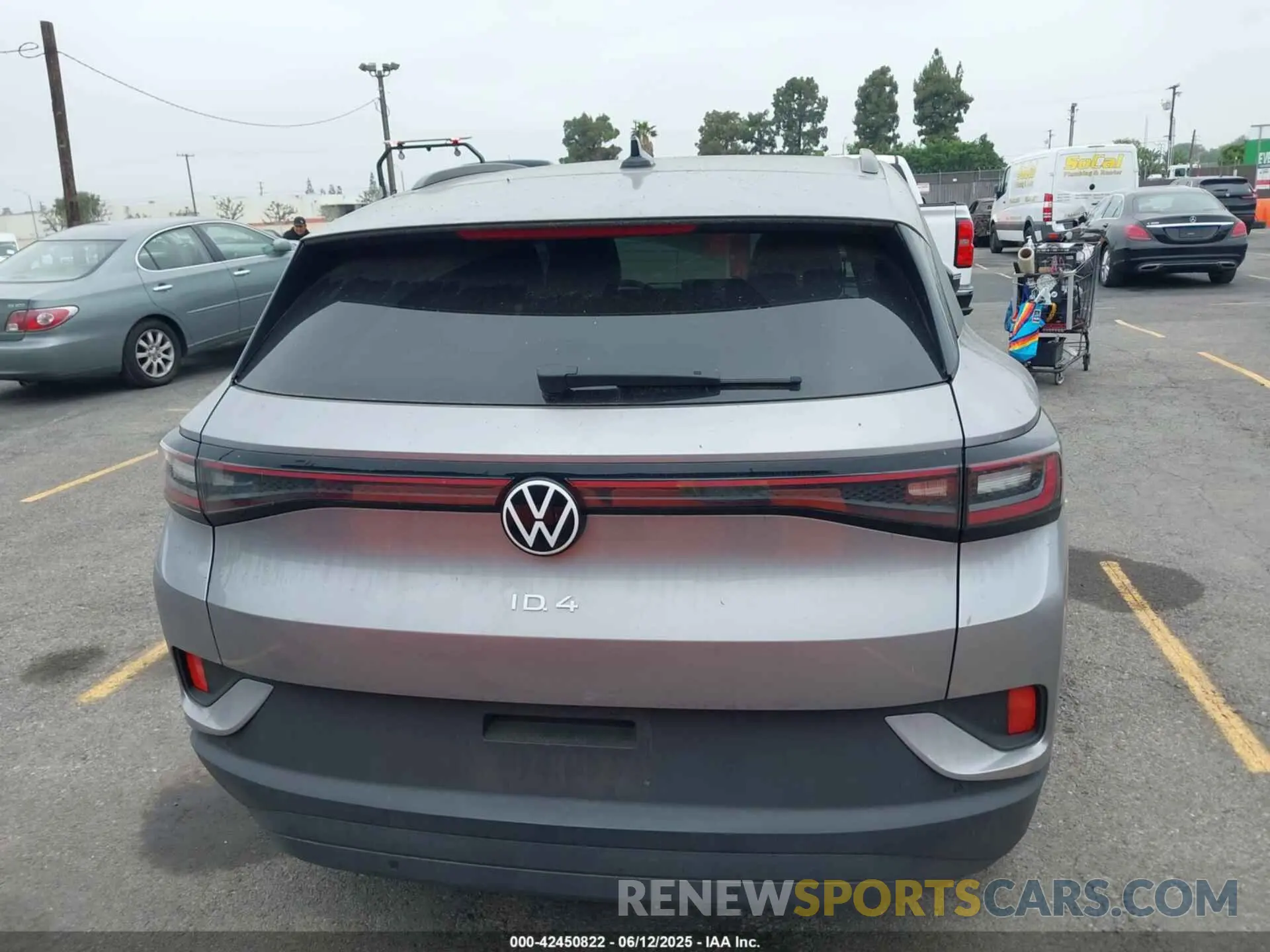 17 Photograph of a damaged car 1V2CMPE80PC049974 VOLKSWAGEN ID.4 2023