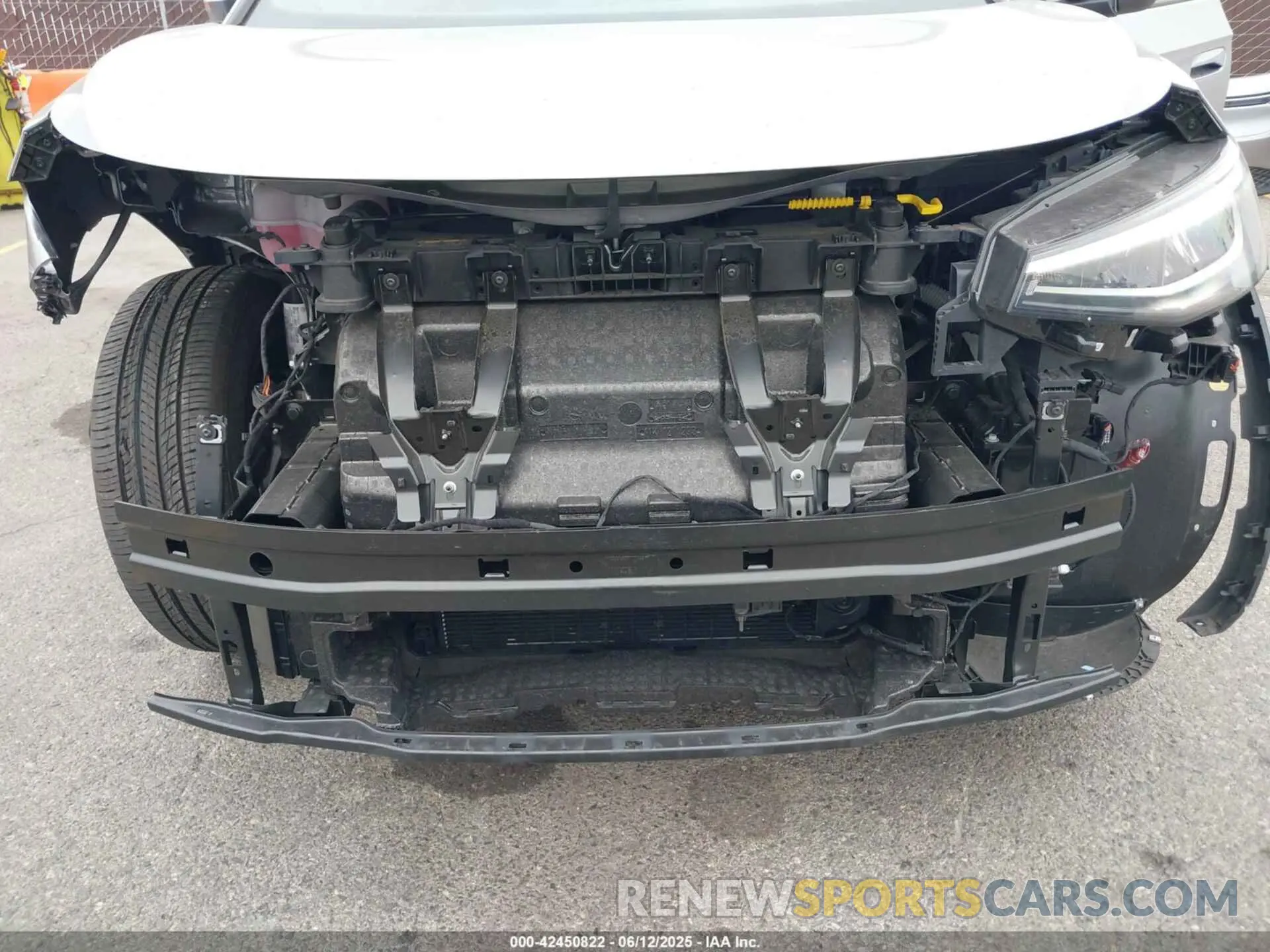 6 Photograph of a damaged car 1V2CMPE80PC049974 VOLKSWAGEN ID.4 2023
