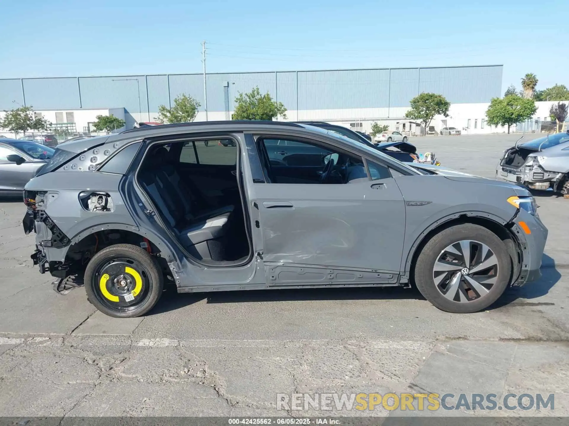 14 Photograph of a damaged car 1V2CMPE81PC021391 VOLKSWAGEN ID.4 2023