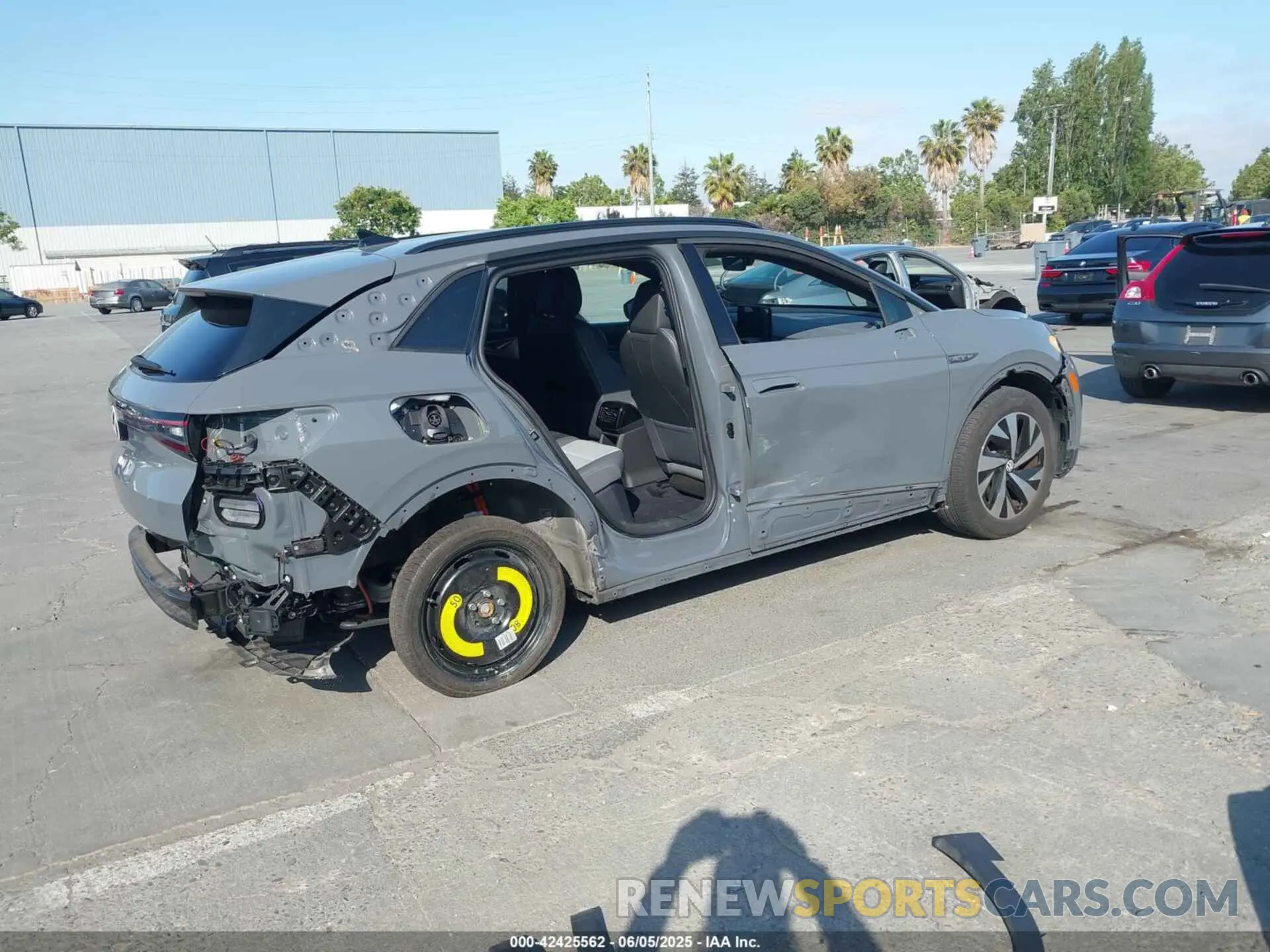 4 Photograph of a damaged car 1V2CMPE81PC021391 VOLKSWAGEN ID.4 2023