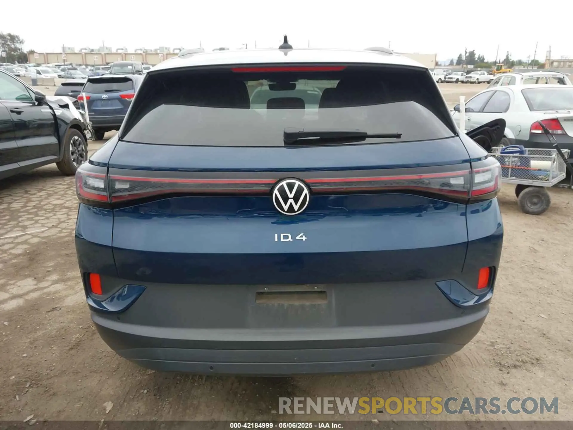 16 Photograph of a damaged car 1V2CMPE82PC033095 VOLKSWAGEN ID.4 2023
