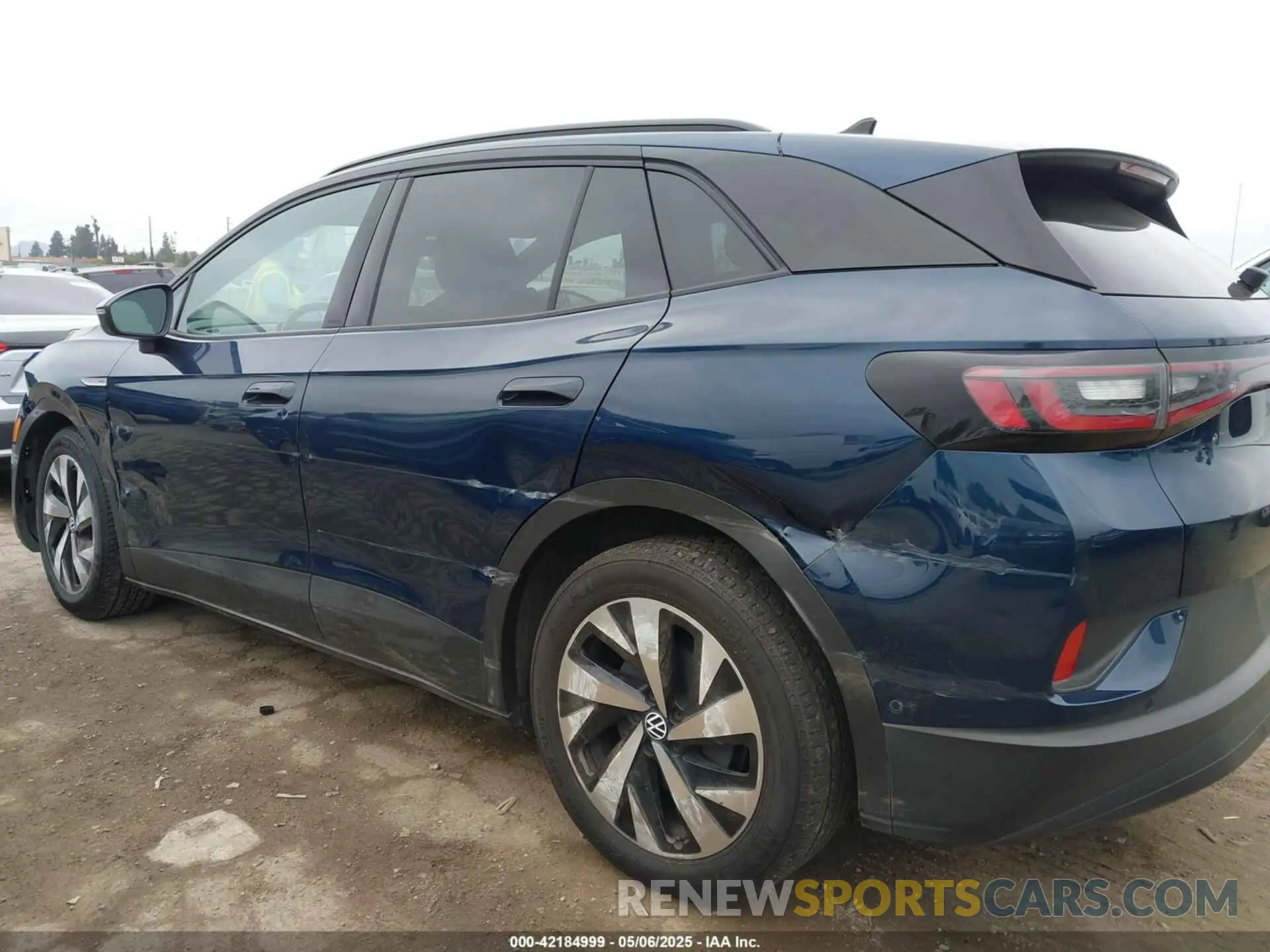 19 Photograph of a damaged car 1V2CMPE82PC033095 VOLKSWAGEN ID.4 2023