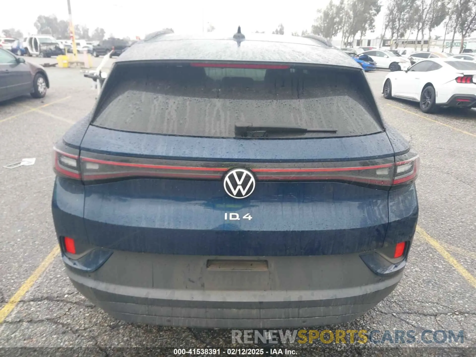 17 Photograph of a damaged car 1V2CMPE88PC028158 VOLKSWAGEN ID.4 2023