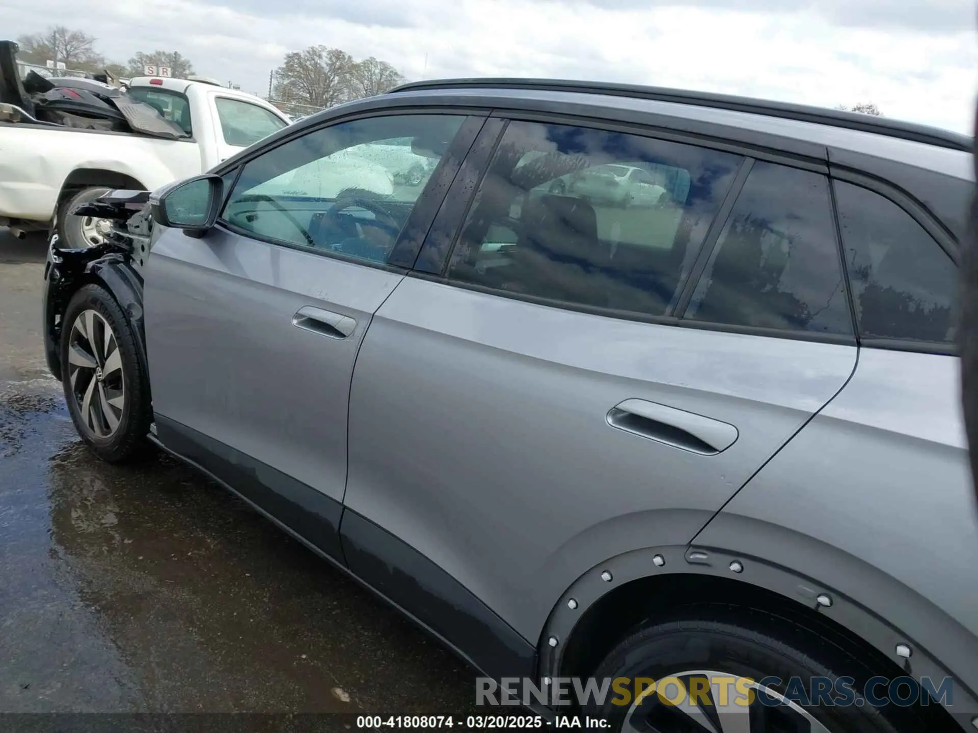 14 Photograph of a damaged car 1V2CMPE88PC054632 VOLKSWAGEN ID.4 2023
