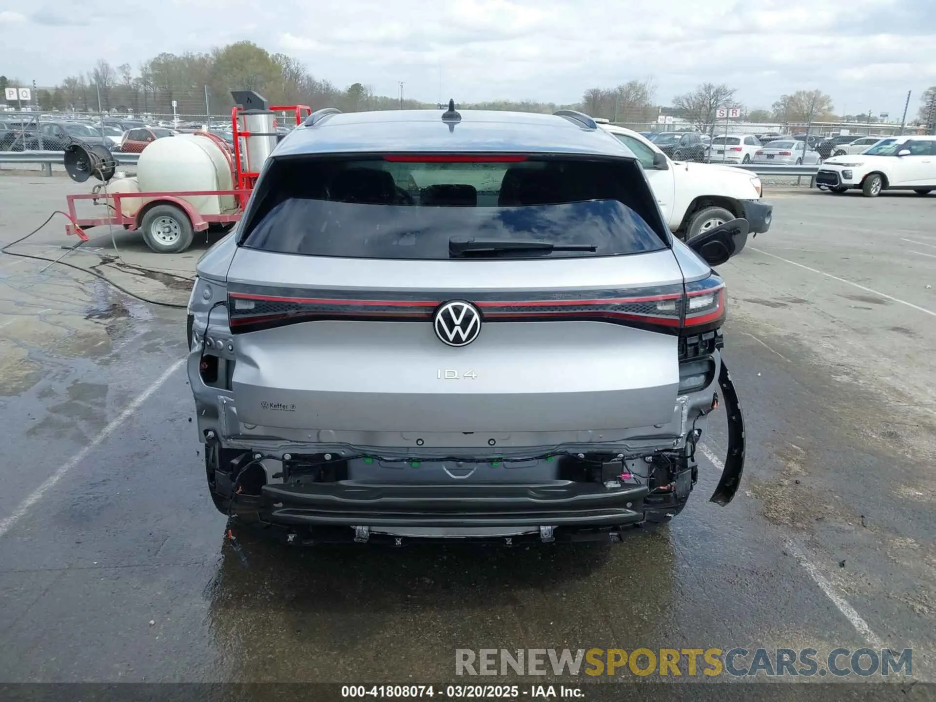 16 Photograph of a damaged car 1V2CMPE88PC054632 VOLKSWAGEN ID.4 2023