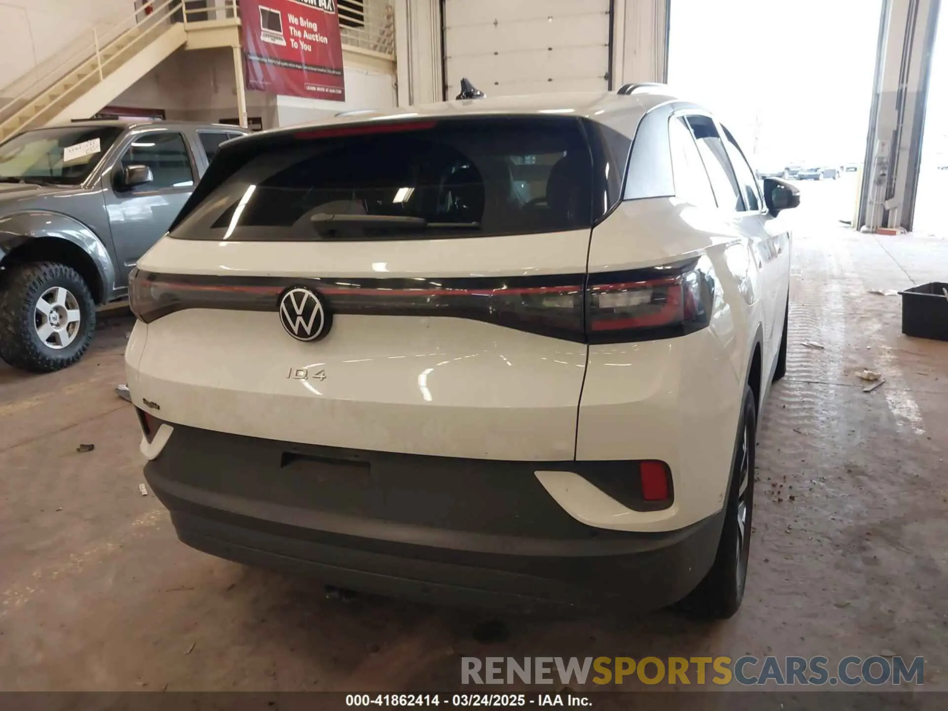 17 Photograph of a damaged car 1V2DNPE83PC033639 VOLKSWAGEN ID.4 2023