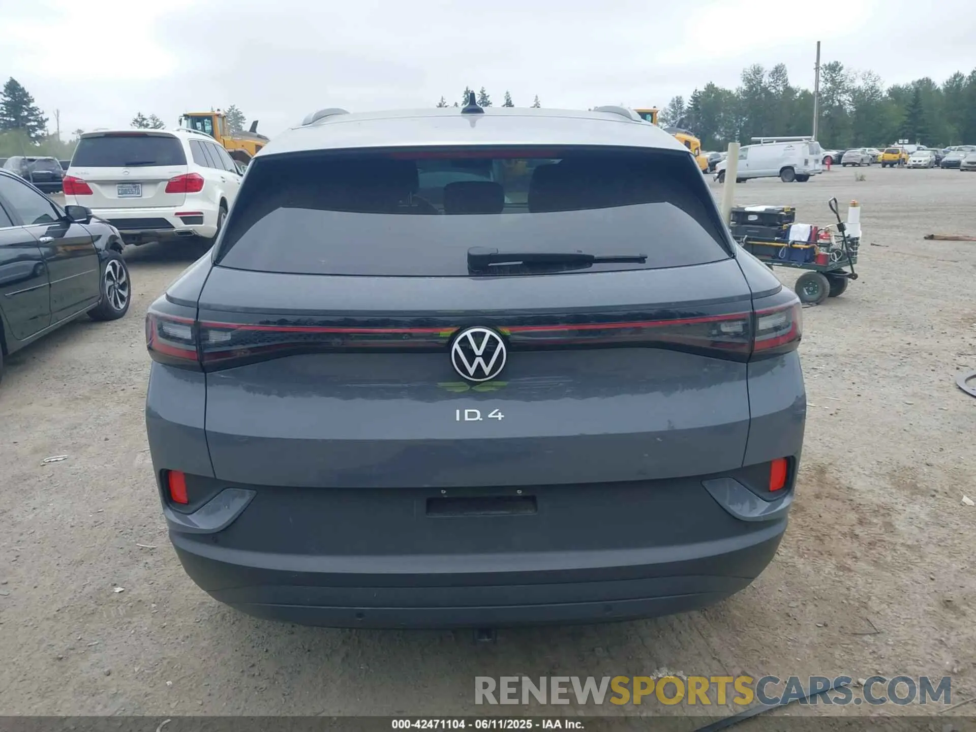 17 Photograph of a damaged car 1V2DNPE84PC009365 VOLKSWAGEN ID.4 2023
