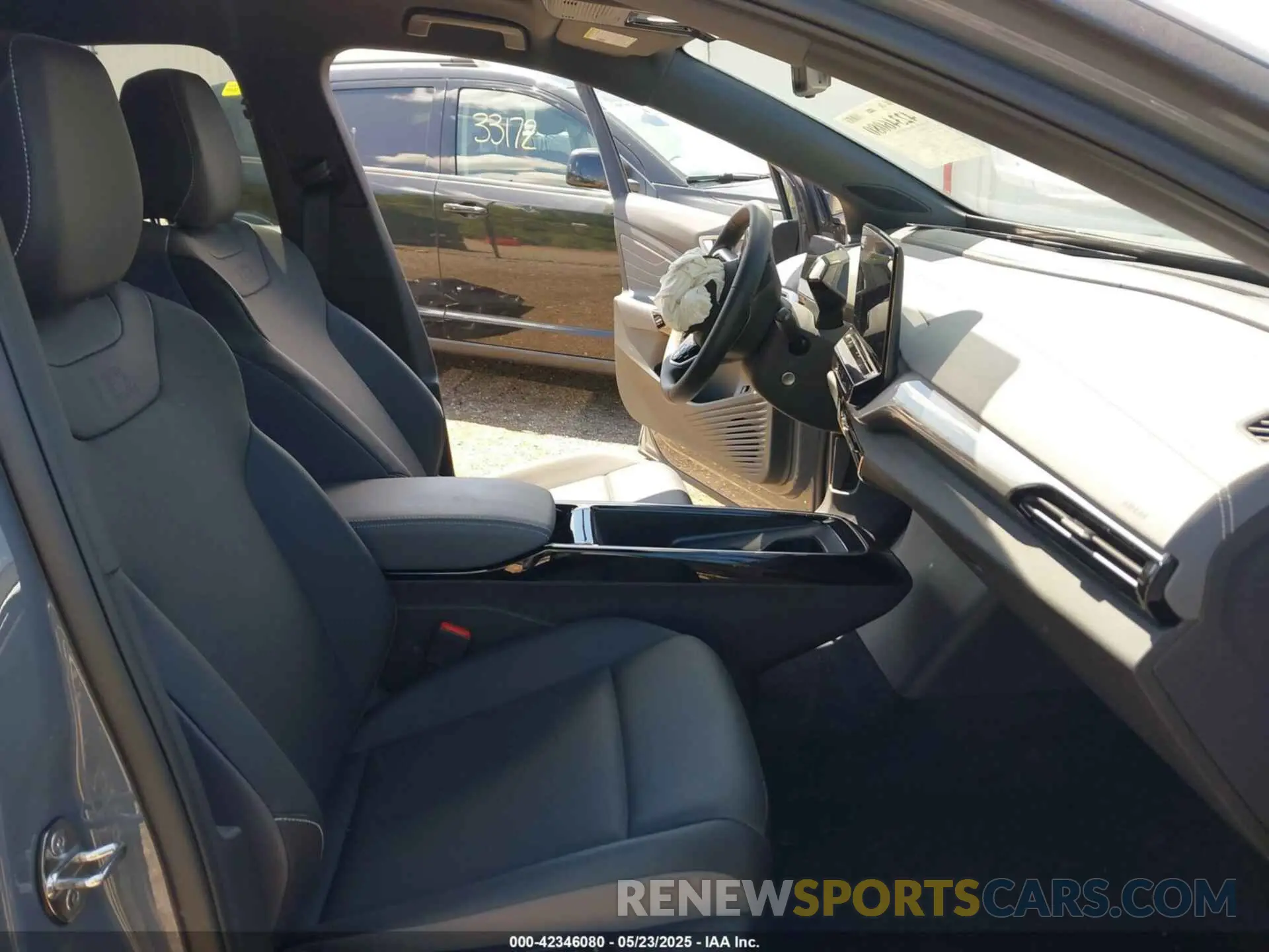5 Photograph of a damaged car 1V2GNPE80PC006735 VOLKSWAGEN ID.4 2023