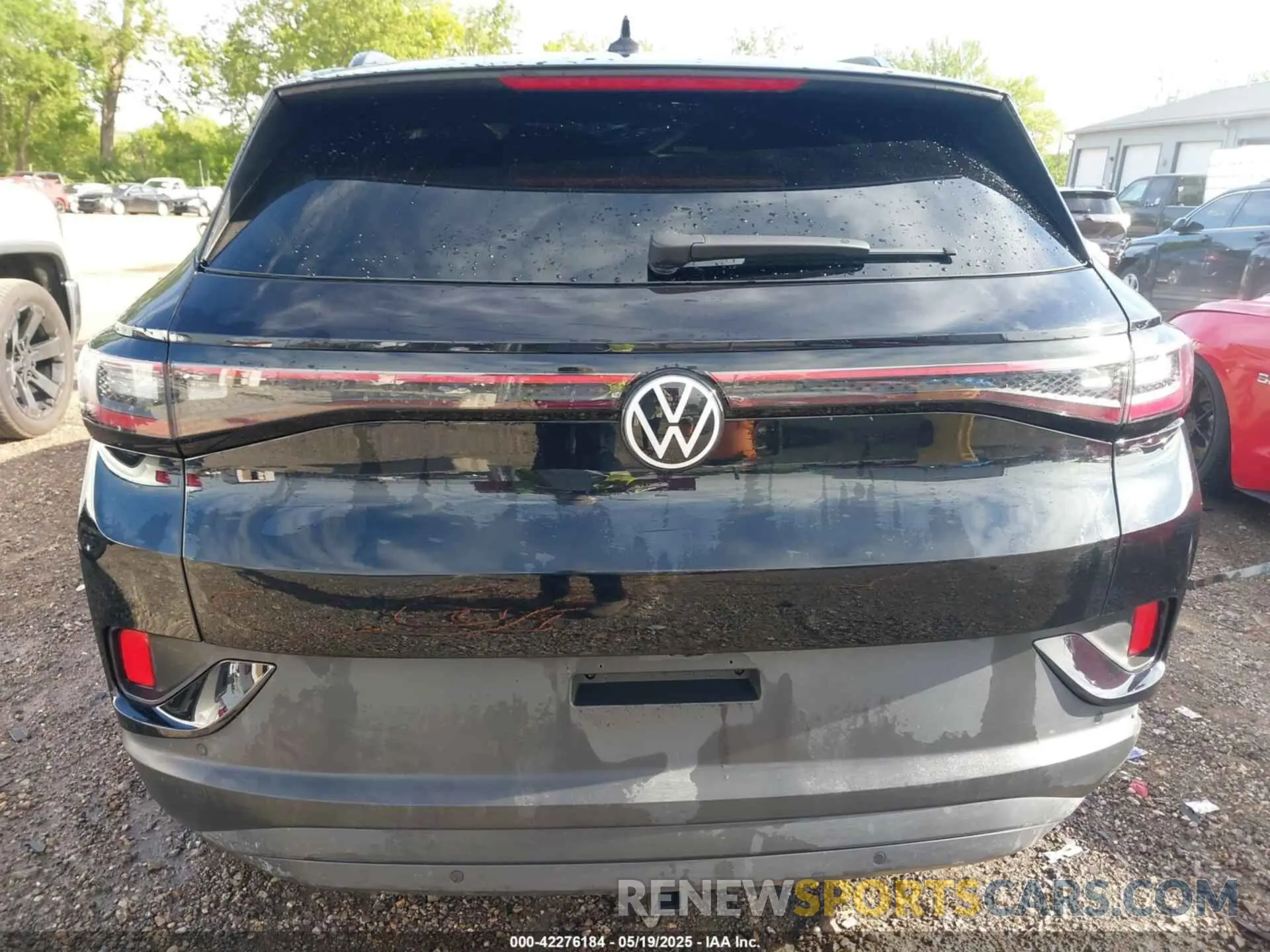 17 Photograph of a damaged car 1V2GNPE84PC002994 VOLKSWAGEN ID.4 2023