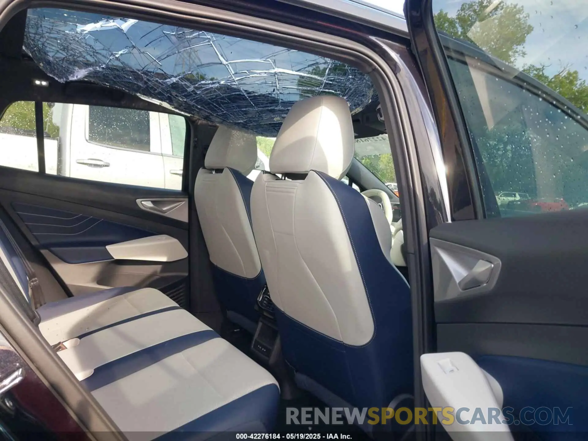 8 Photograph of a damaged car 1V2GNPE84PC002994 VOLKSWAGEN ID.4 2023