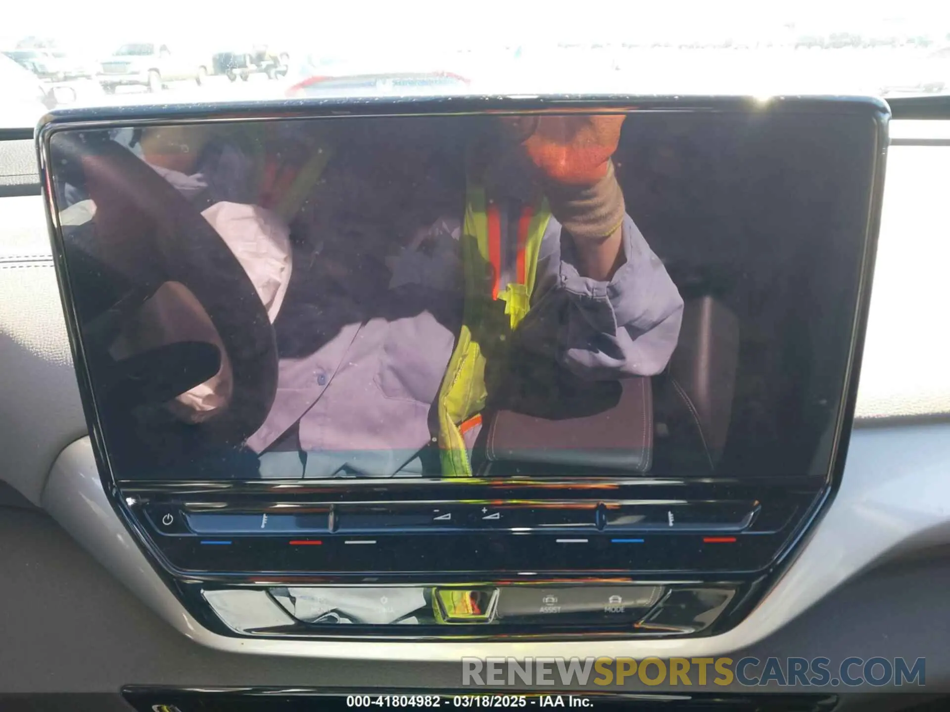18 Photograph of a damaged car 1V2GNPE87PC000804 VOLKSWAGEN ID.4 2023