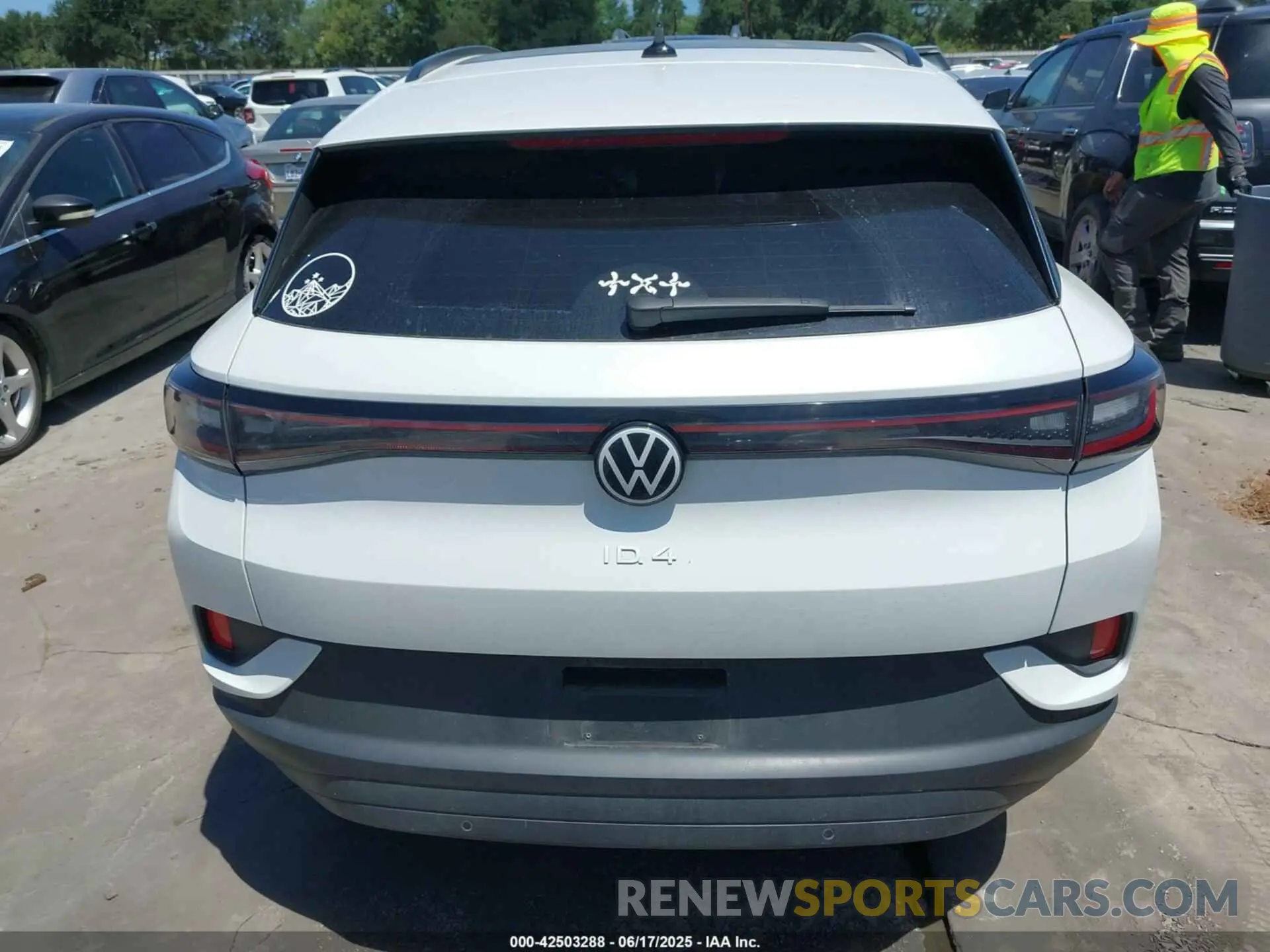 16 Photograph of a damaged car 1V2VMPE81PC036773 VOLKSWAGEN ID.4 2023