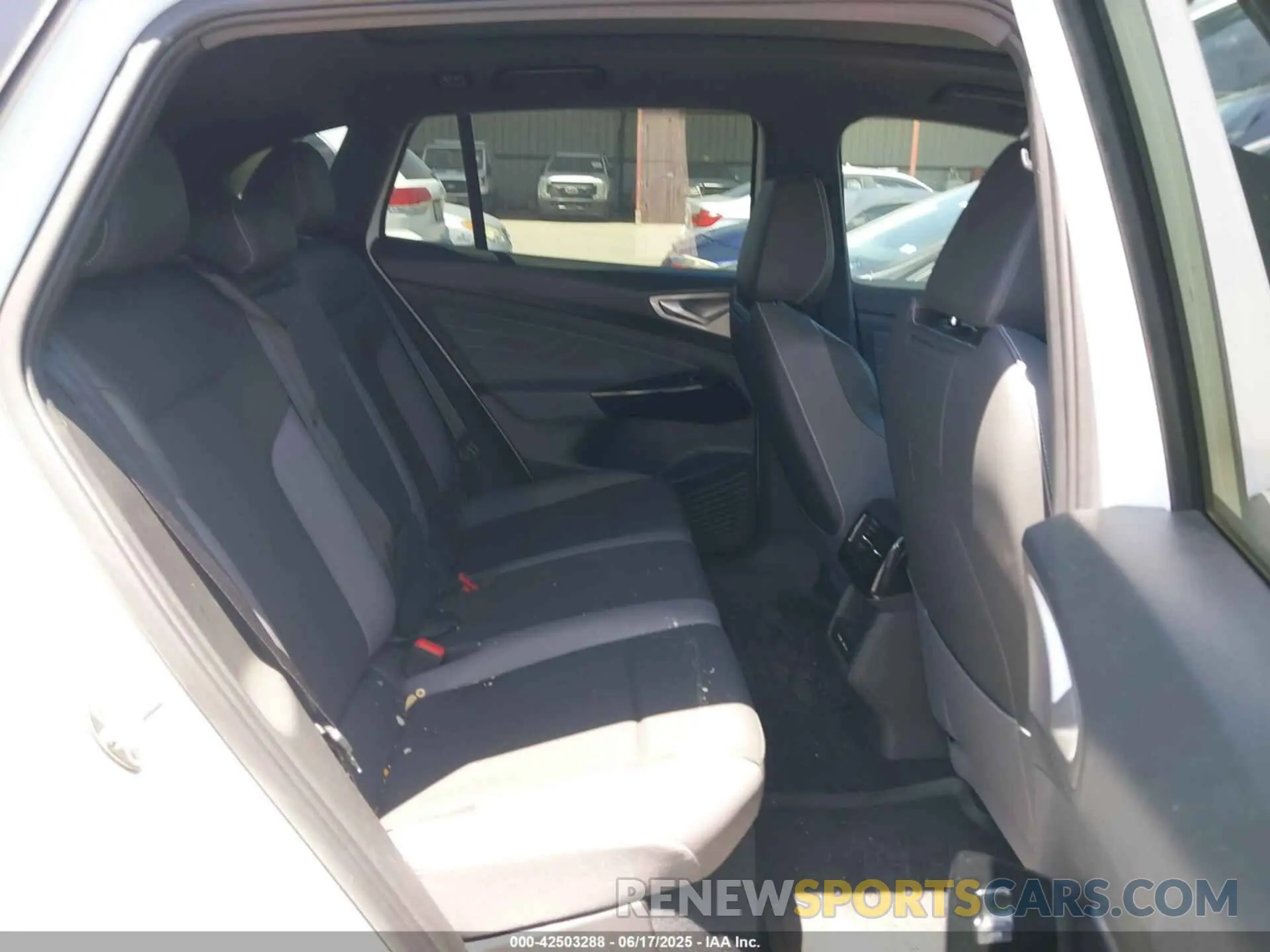 8 Photograph of a damaged car 1V2VMPE81PC036773 VOLKSWAGEN ID.4 2023