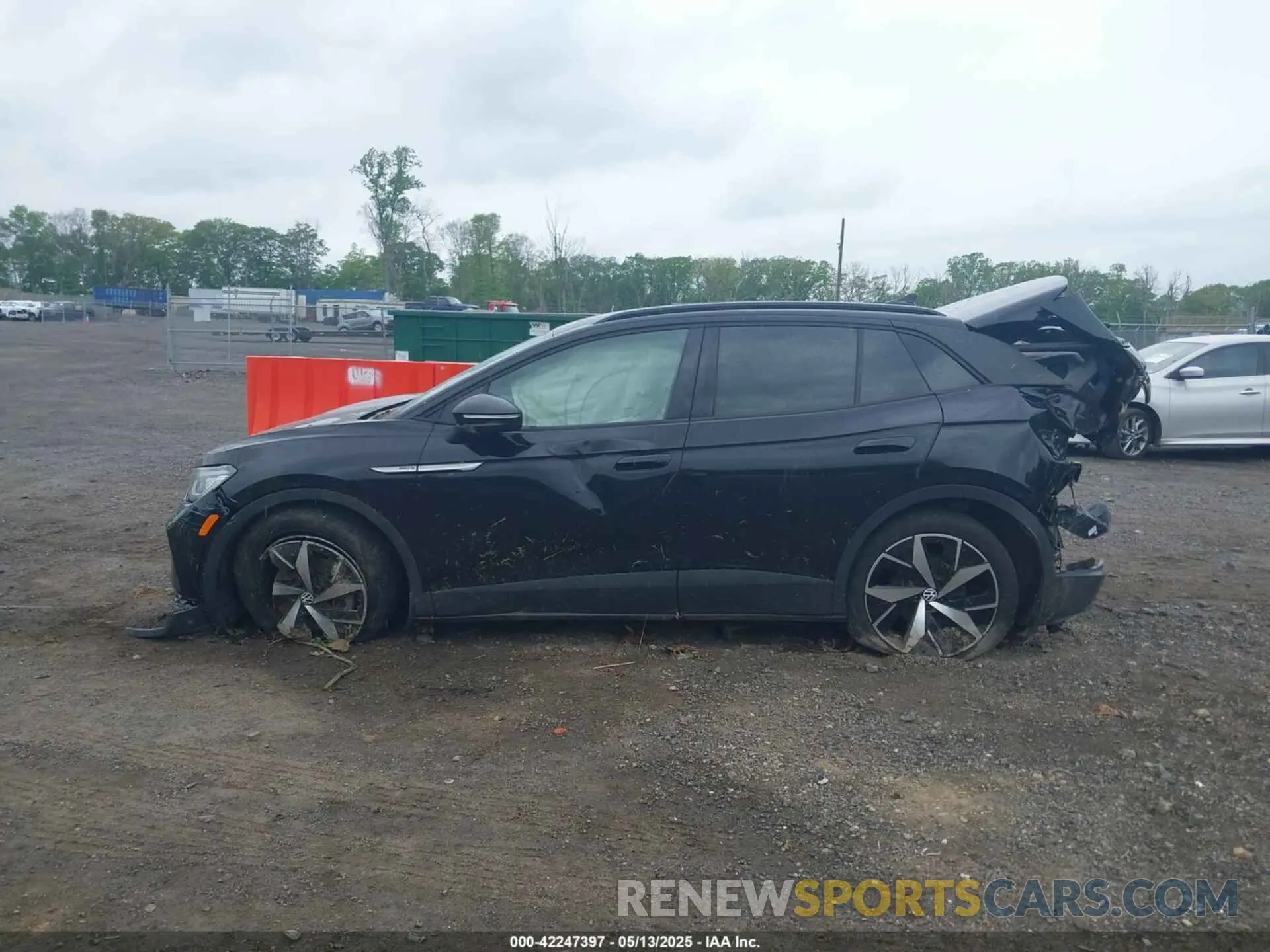 14 Photograph of a damaged car 1V2VMPE82PC032604 VOLKSWAGEN ID.4 2023