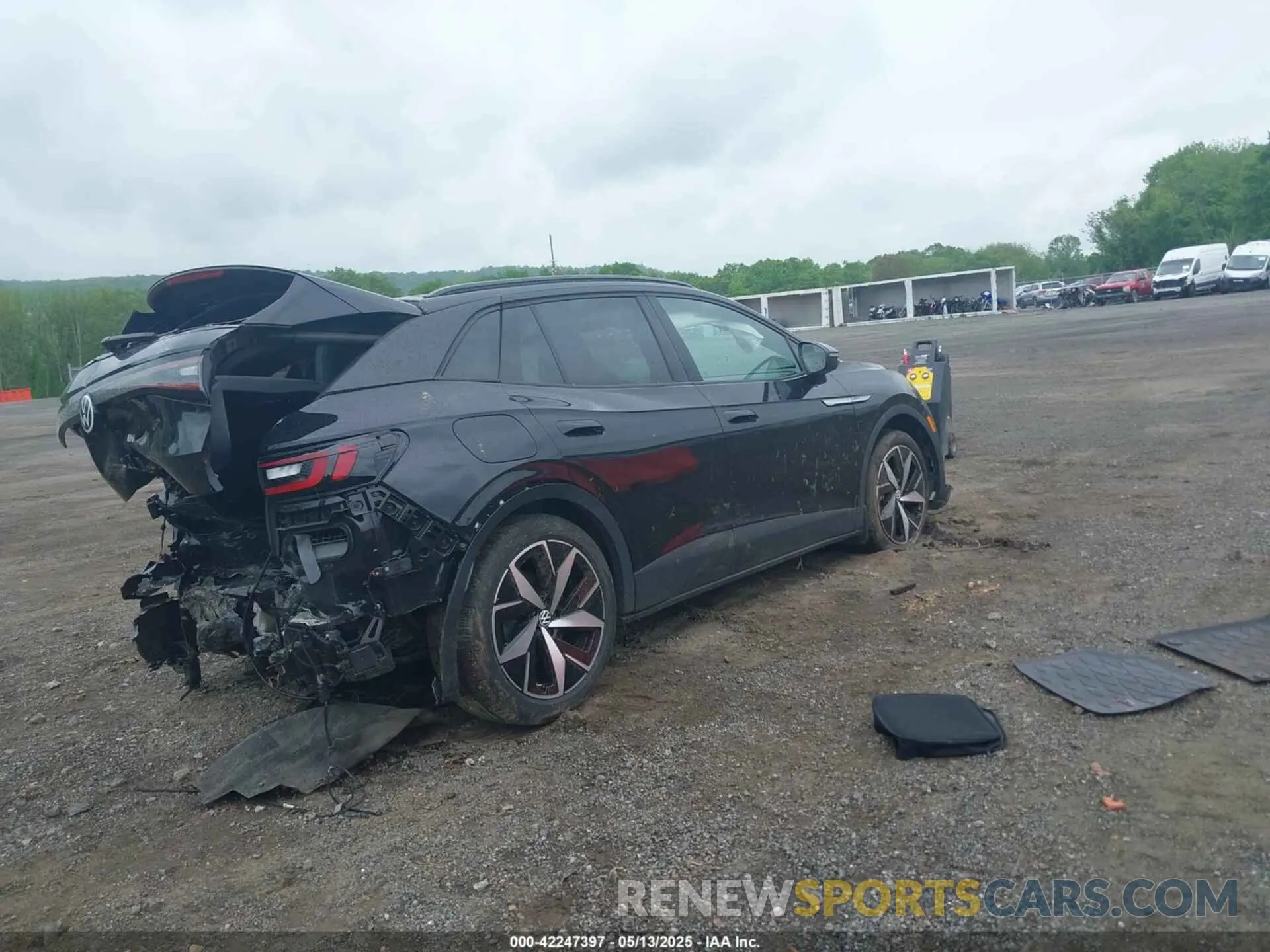 4 Photograph of a damaged car 1V2VMPE82PC032604 VOLKSWAGEN ID.4 2023