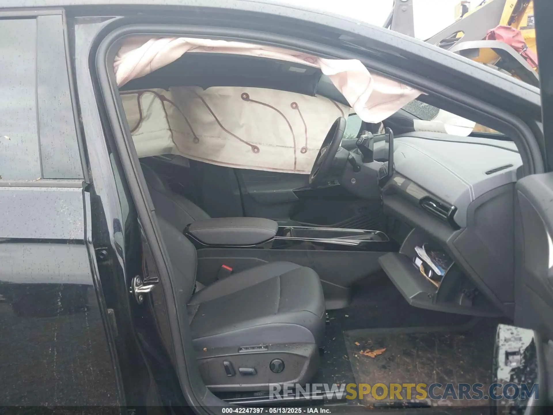 5 Photograph of a damaged car 1V2VMPE82PC032604 VOLKSWAGEN ID.4 2023