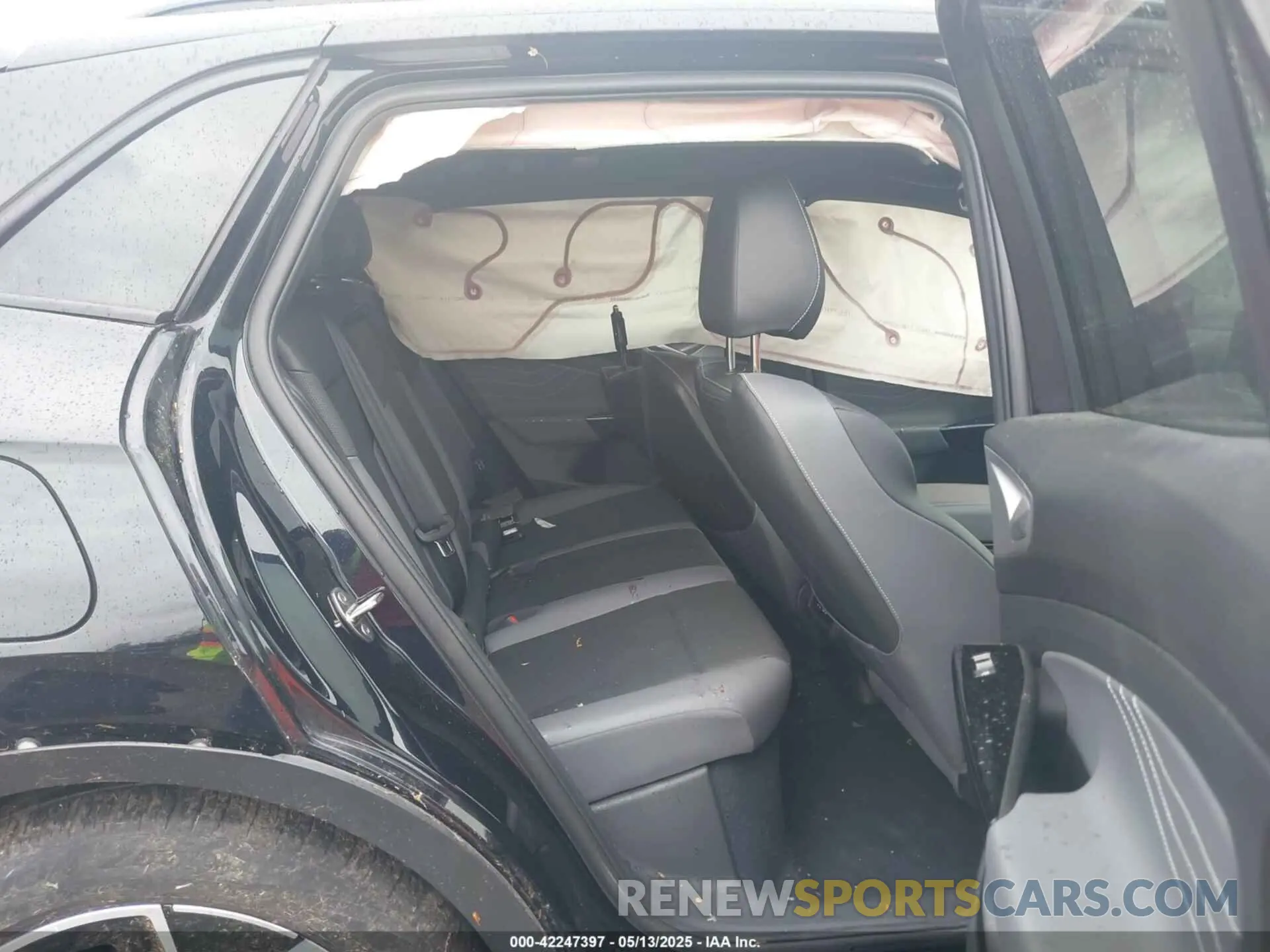 8 Photograph of a damaged car 1V2VMPE82PC032604 VOLKSWAGEN ID.4 2023