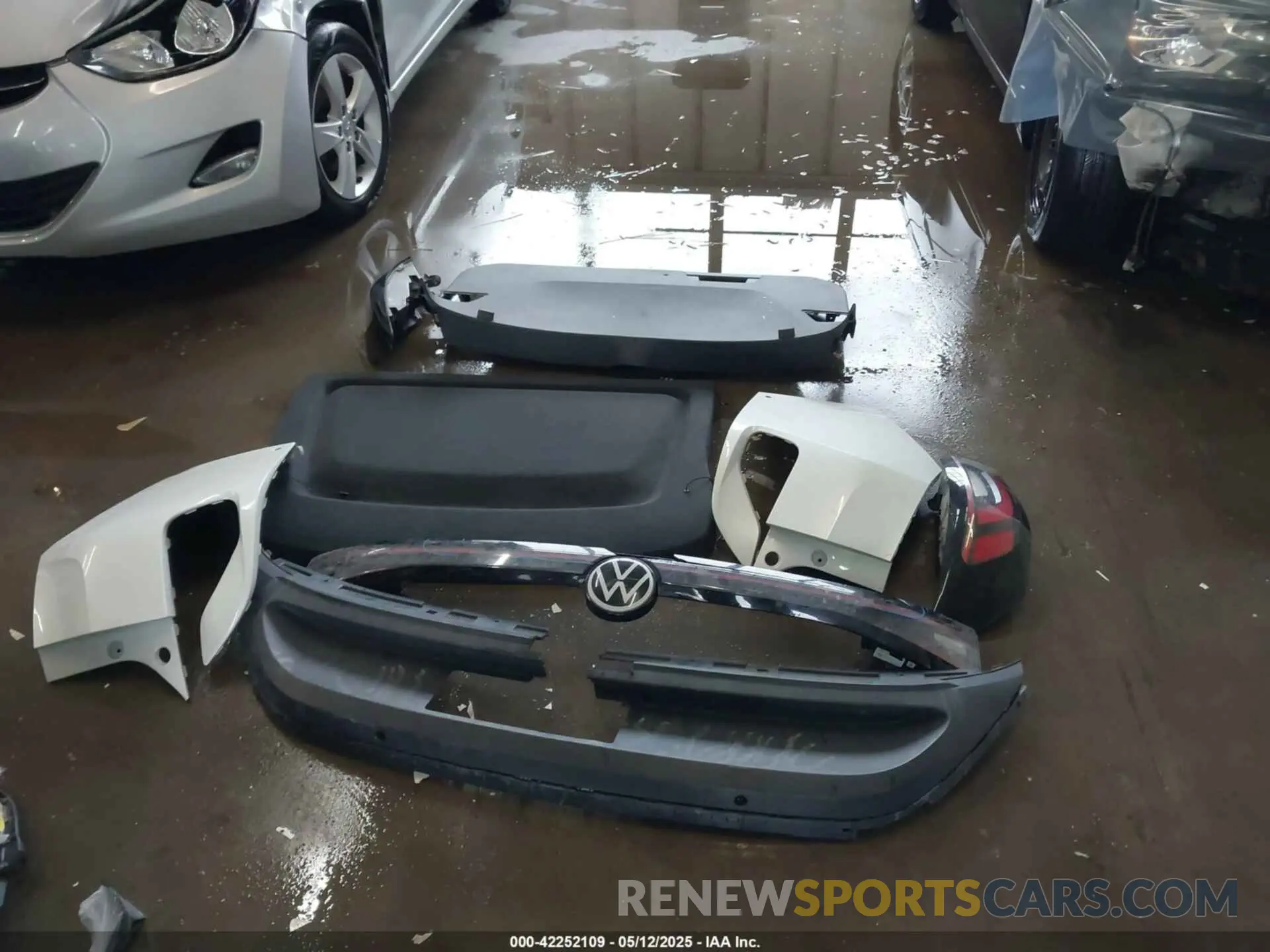 12 Photograph of a damaged car 1V2VMPE85PC043340 VOLKSWAGEN ID.4 2023