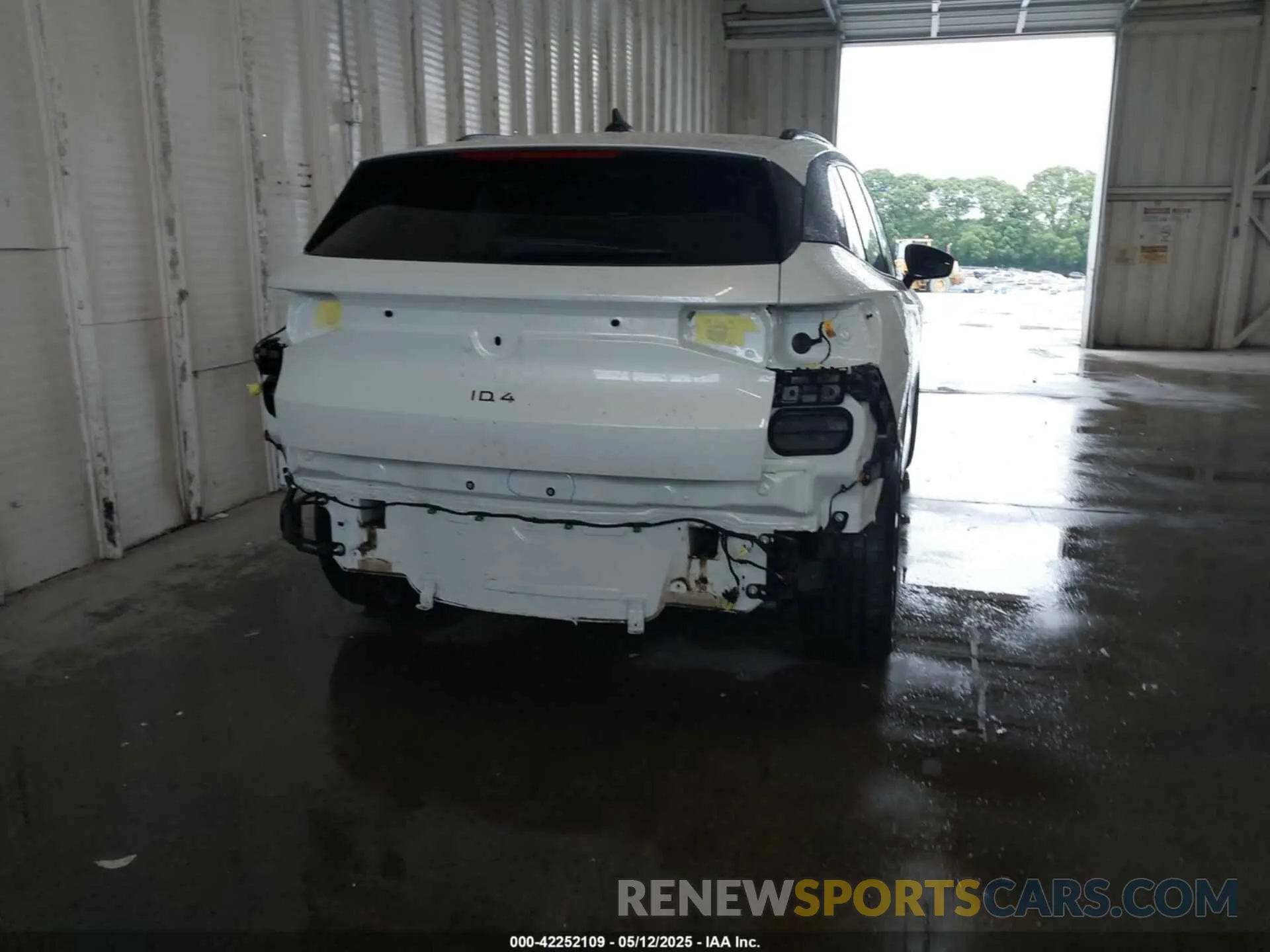 17 Photograph of a damaged car 1V2VMPE85PC043340 VOLKSWAGEN ID.4 2023